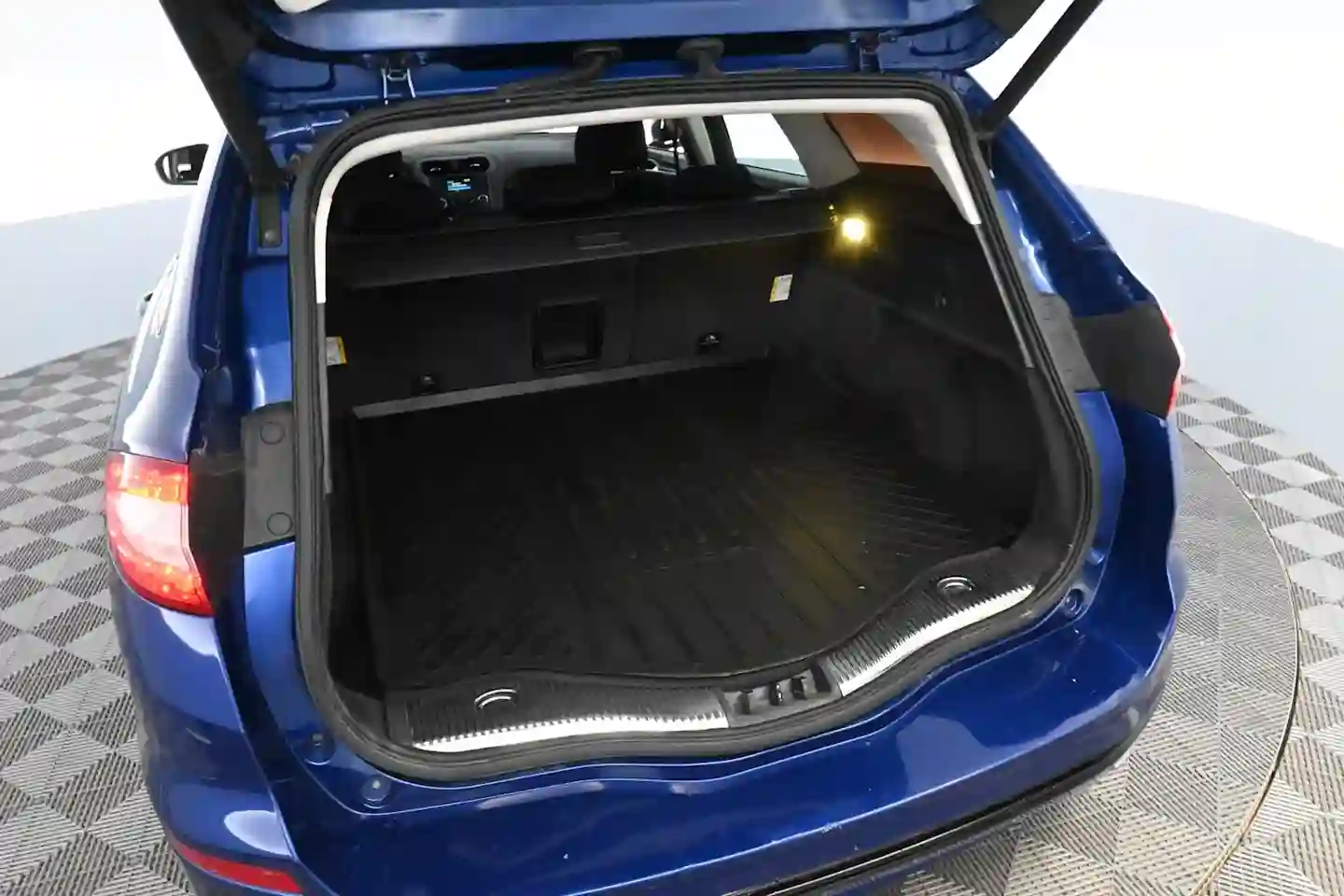 Car Image - 3jDGlIMdpDkrTbEtmeVbiS