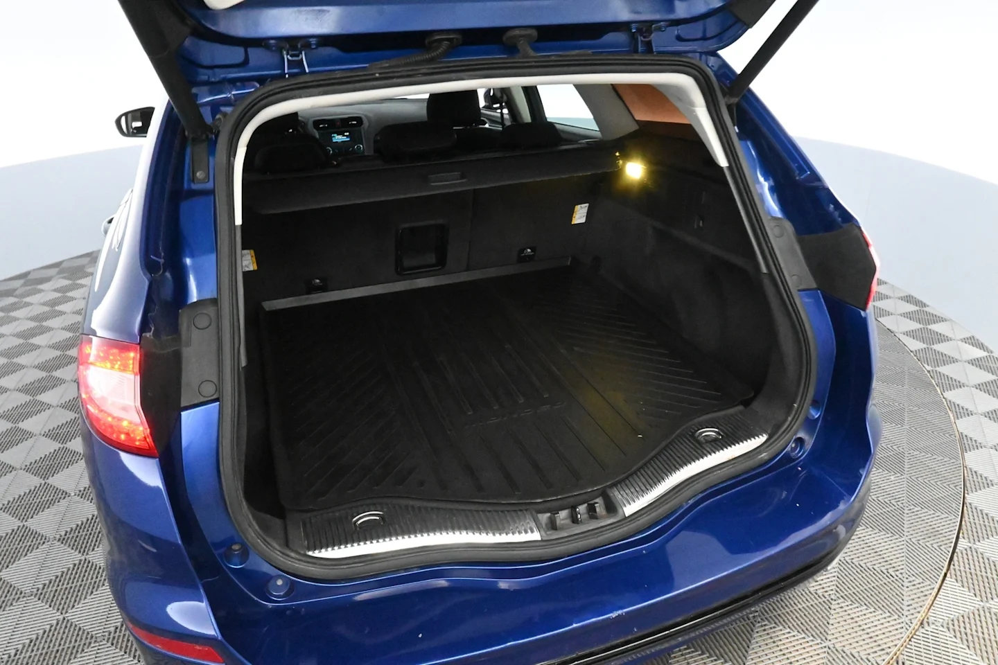 Car Image - 3jDGlIMdpDkrTbEtmeVbiS