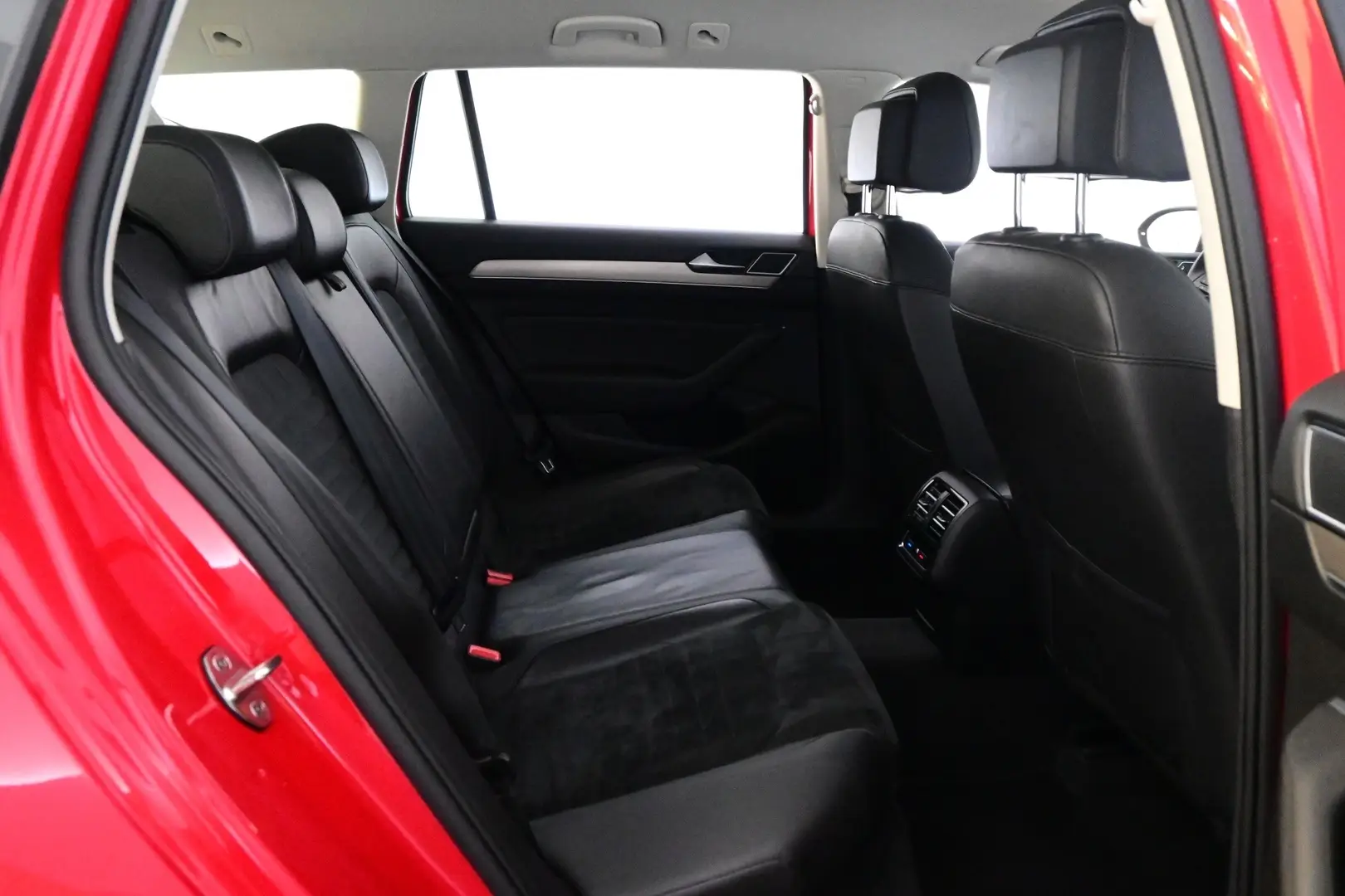 Car Image - 122x7YssbSUNpyDmKv81KM