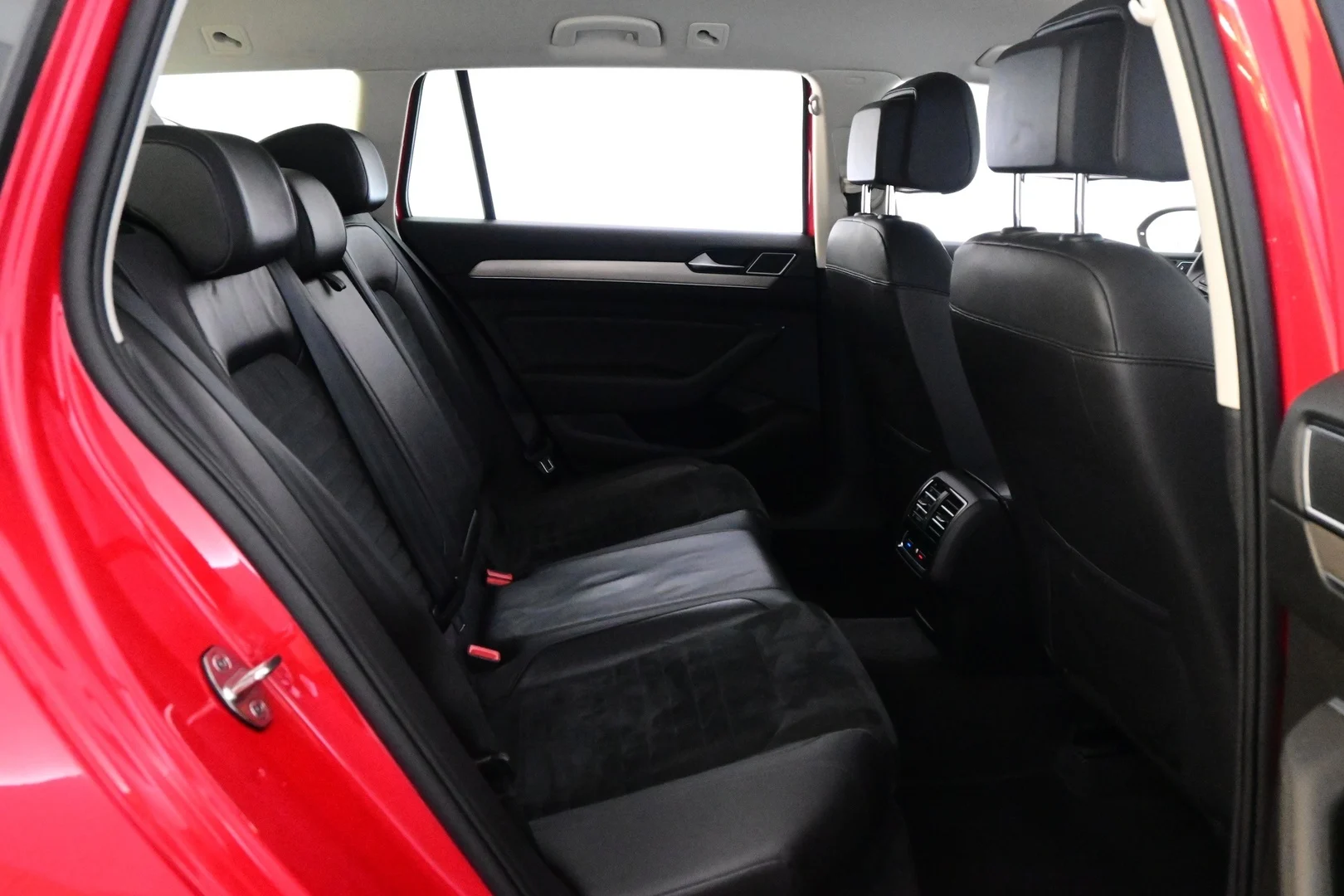 Car Image - 122x7YssbSUNpyDmKv81KM
