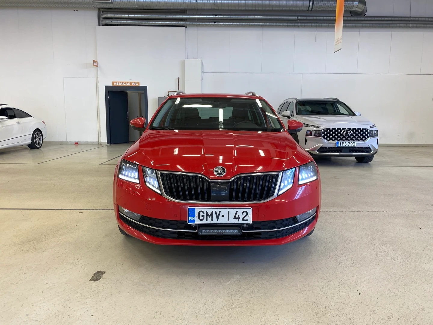 Car Image - 4iMJpscrkhMcuzCYb6c4Hz