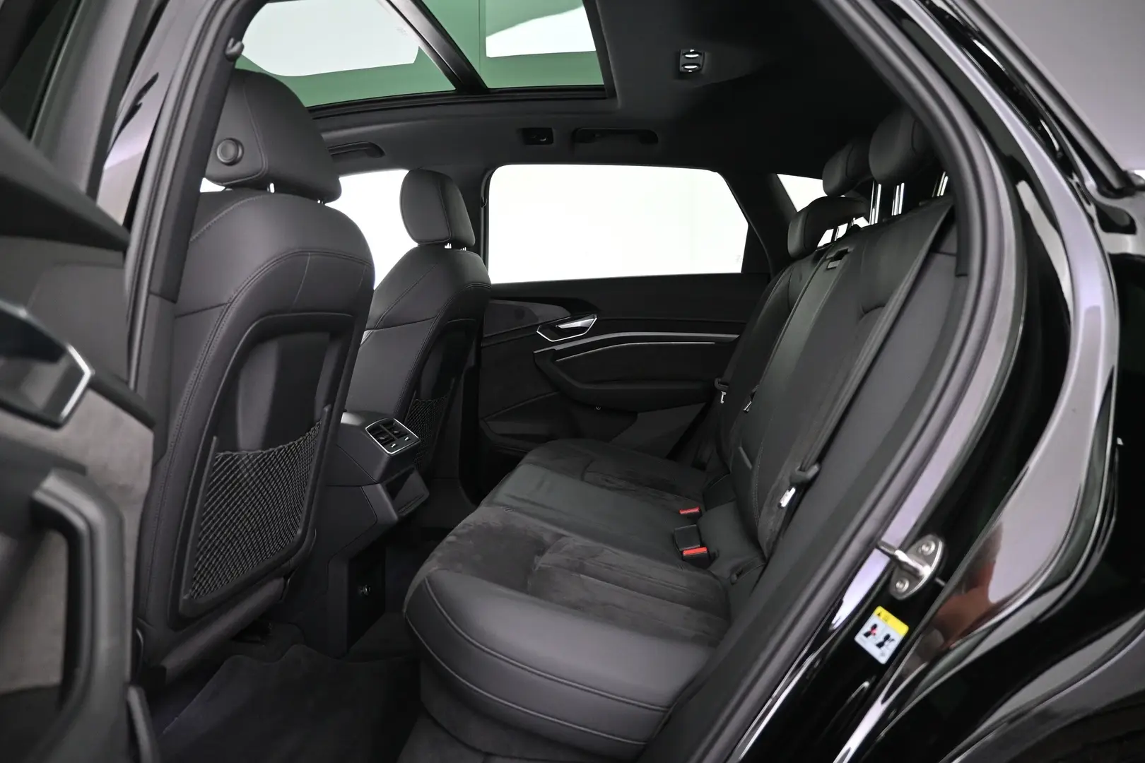 Car Image - 6wRYKQ3FzQ955qGfq9gszX