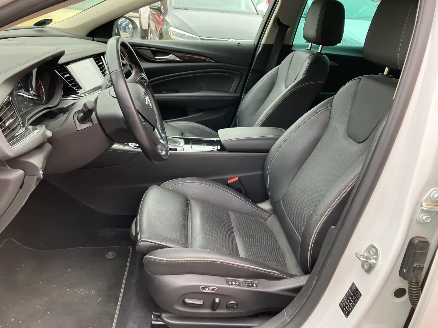 Car Image - 6MJZPX6hYf1m4eT5D9czAu