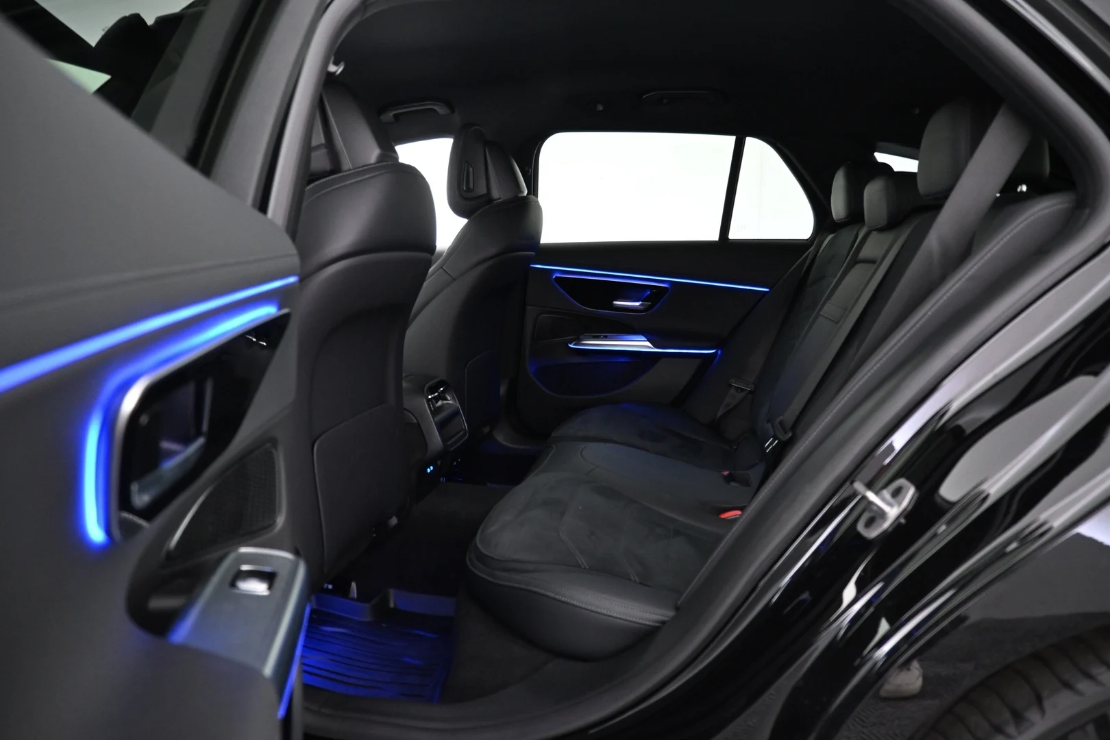 Car Image - 49N08pO6l9LmBIrjrSv1qt