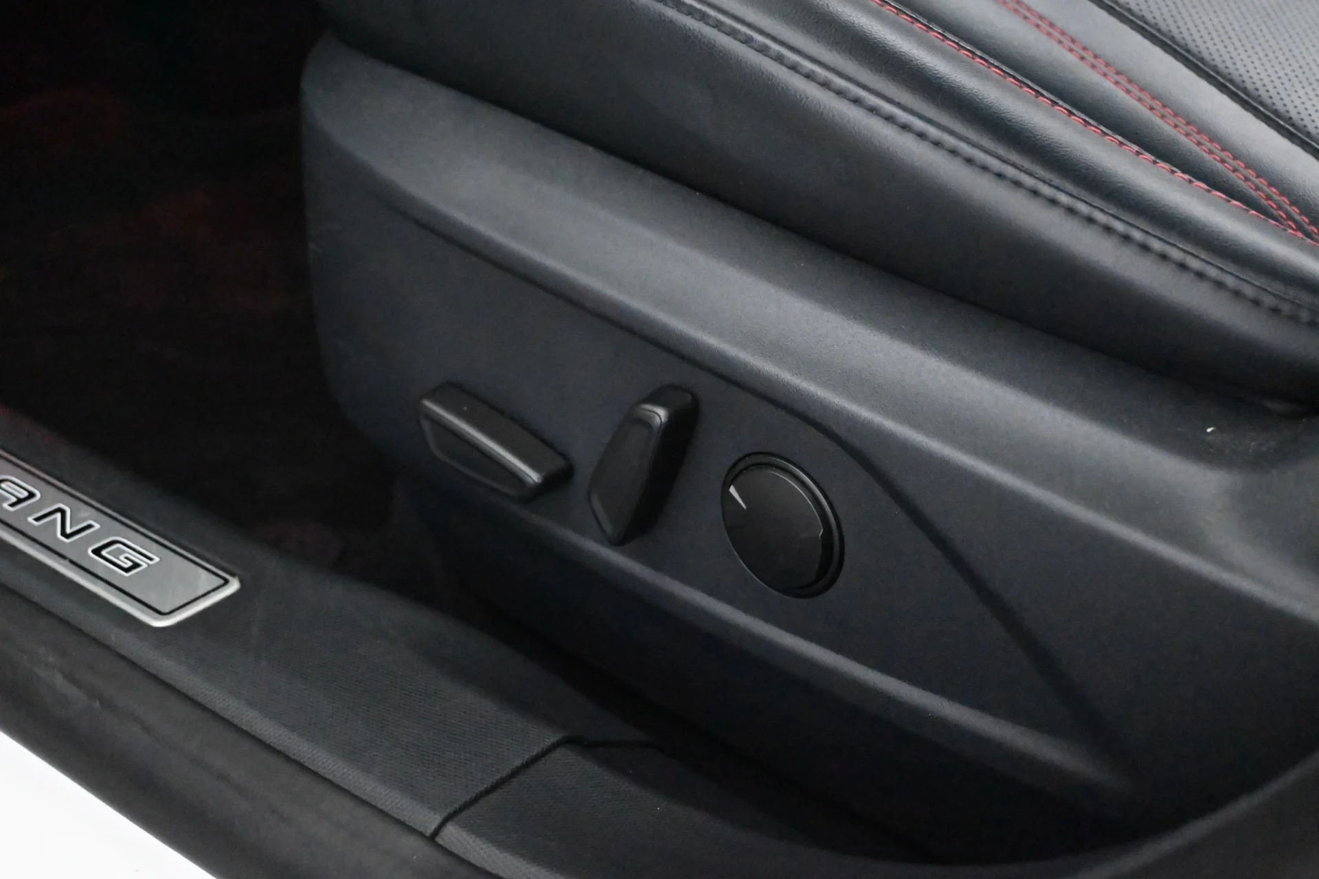 Car Image - 2I2tR4ryqL9iLbxJT3yv1j