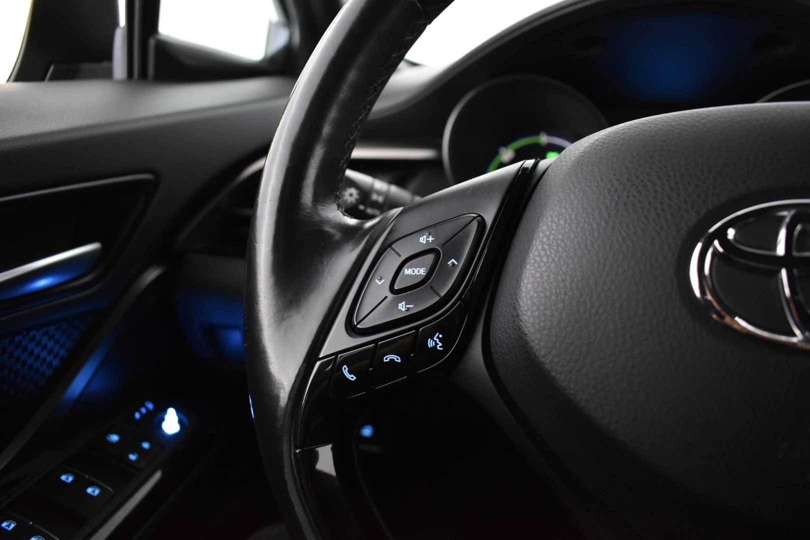 Car Image - 3quMX1RWbP2N8OP7FI2fiC