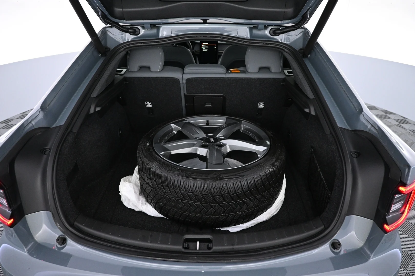 Car Image - IOUalGuZ8Gi34EUyOWxGq