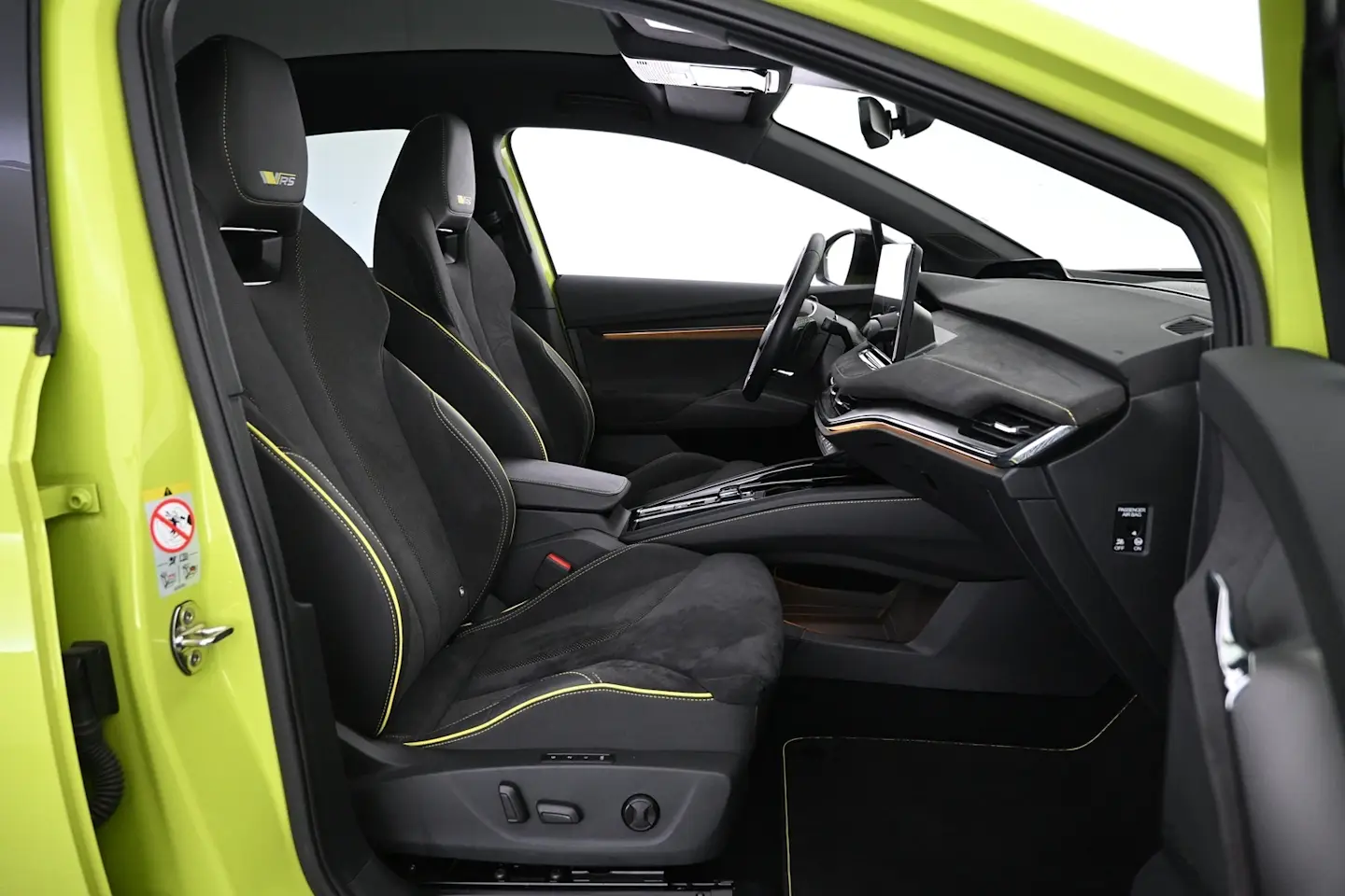 Car Image - 012xju1q0ZqMcLCweAMiKZ