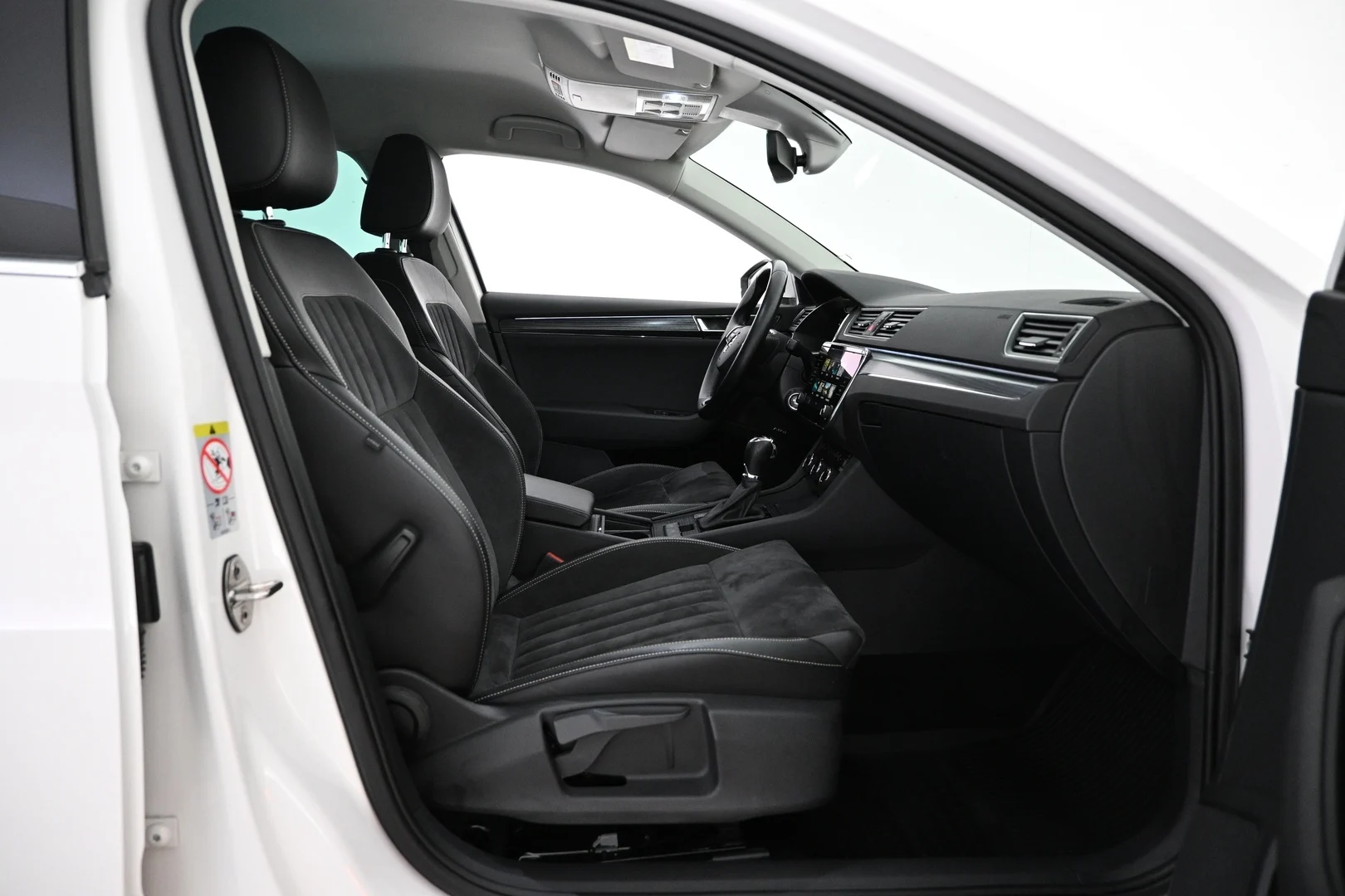 Car Image - 2TzoDDepdSEvhNu4G6Zbce