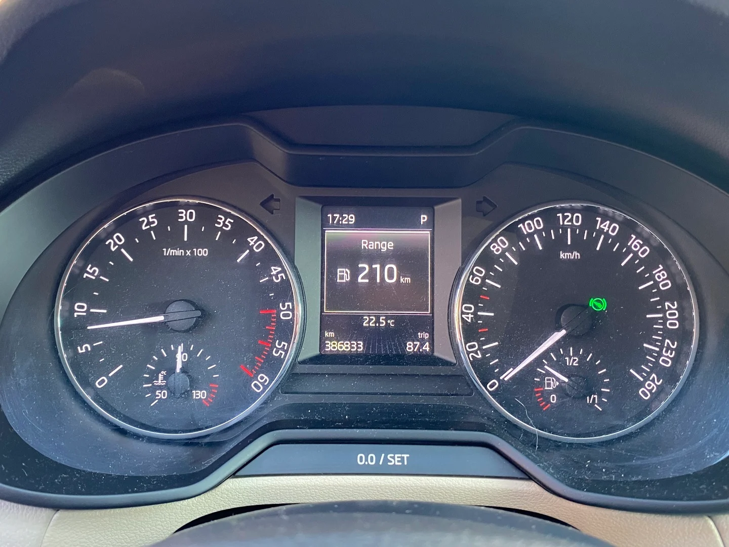 Car Image - 1D1hCris7iIQ37QVWdXhfO