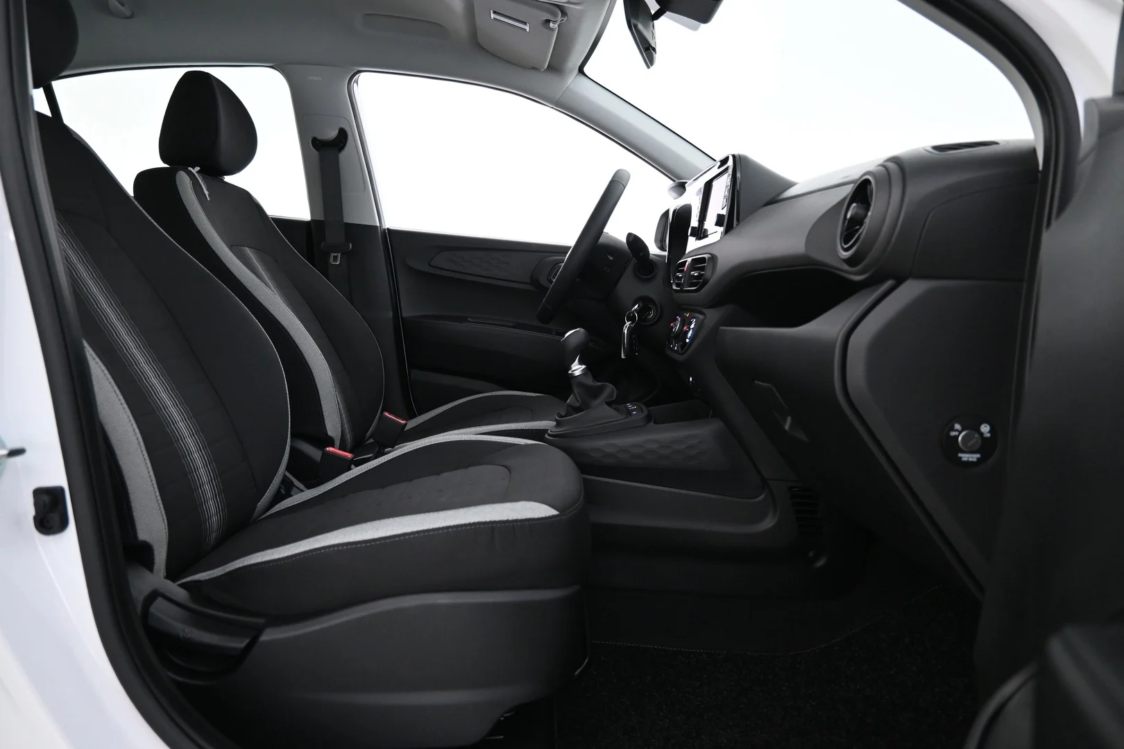 Car Image - RbXx0Usnwr746vQ7mT31y