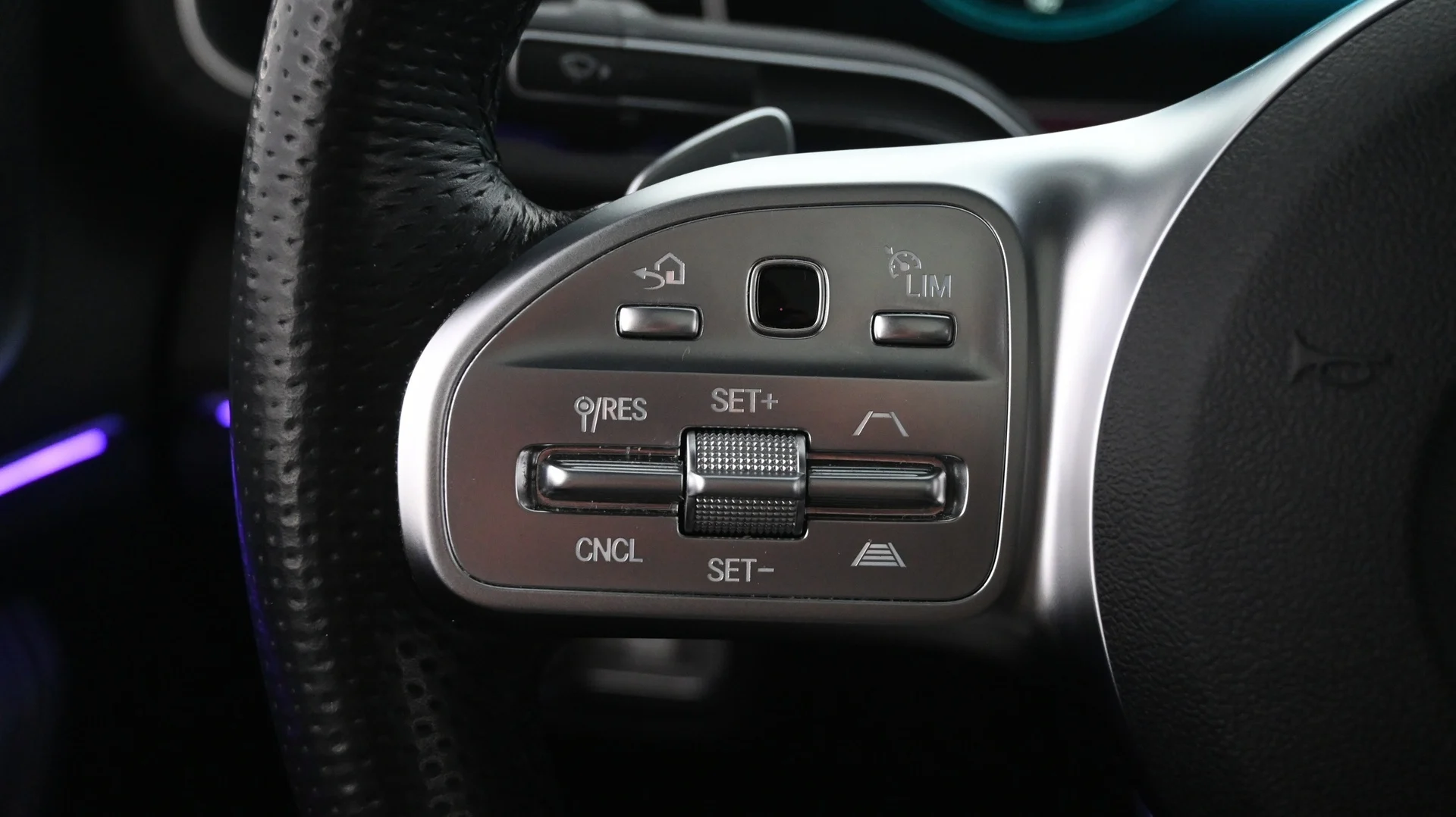 Car Image - 58RHLAtUSKJYHxF8vyyUU5