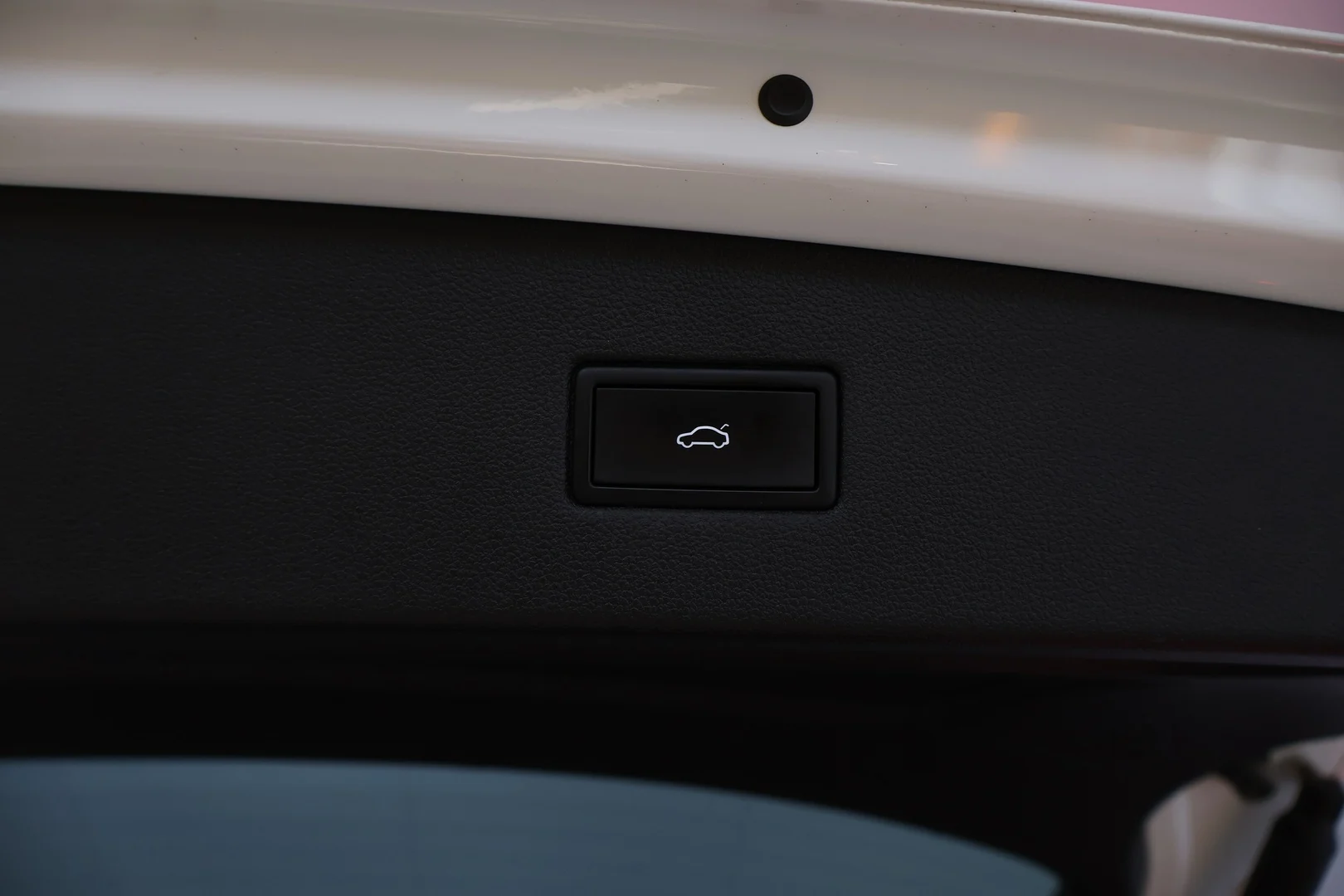 Car Image - 77KrzsmlvfeayfRYEfRrs0