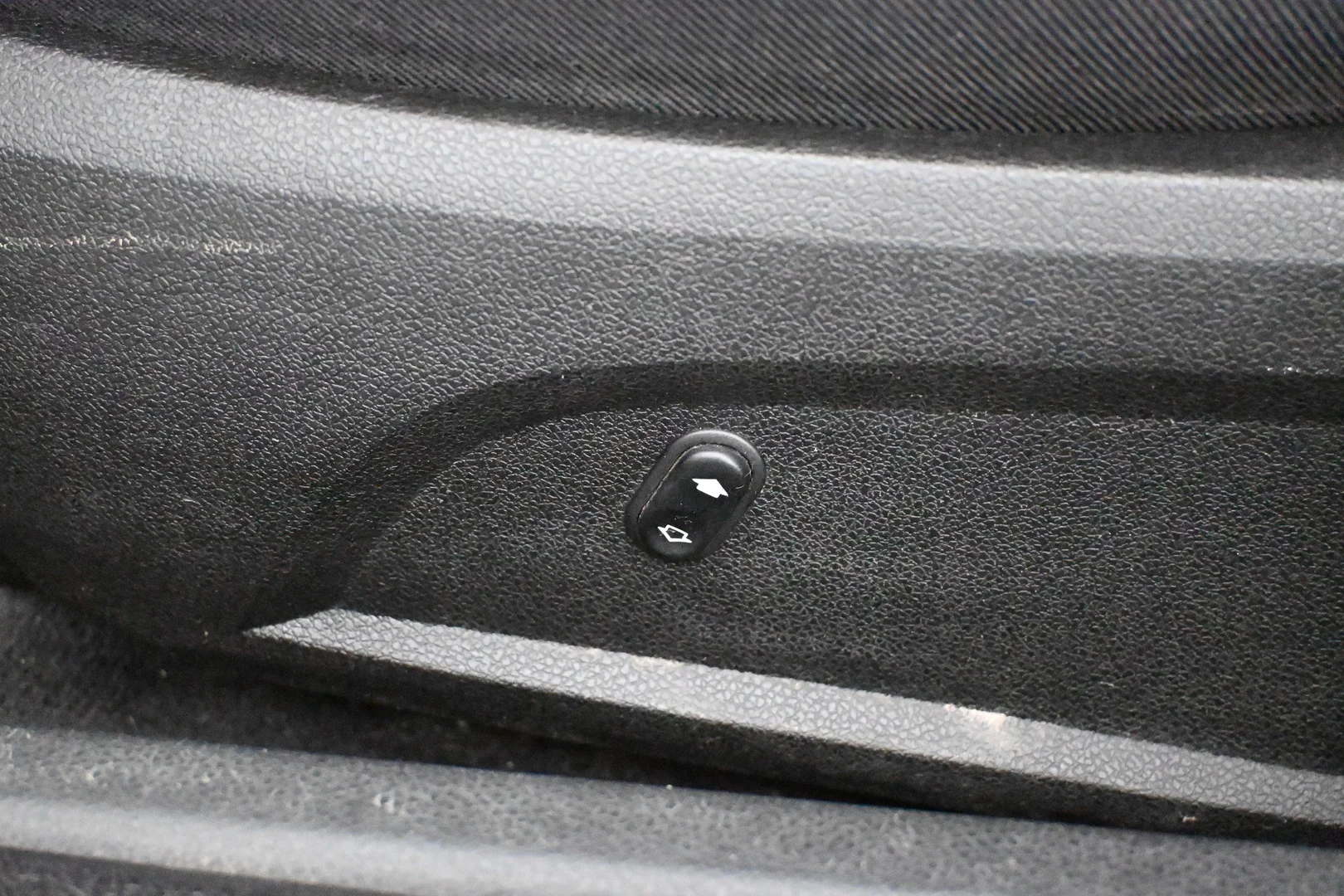 Car Image - 5gAyt9jIobS4YnGhNDXrJE