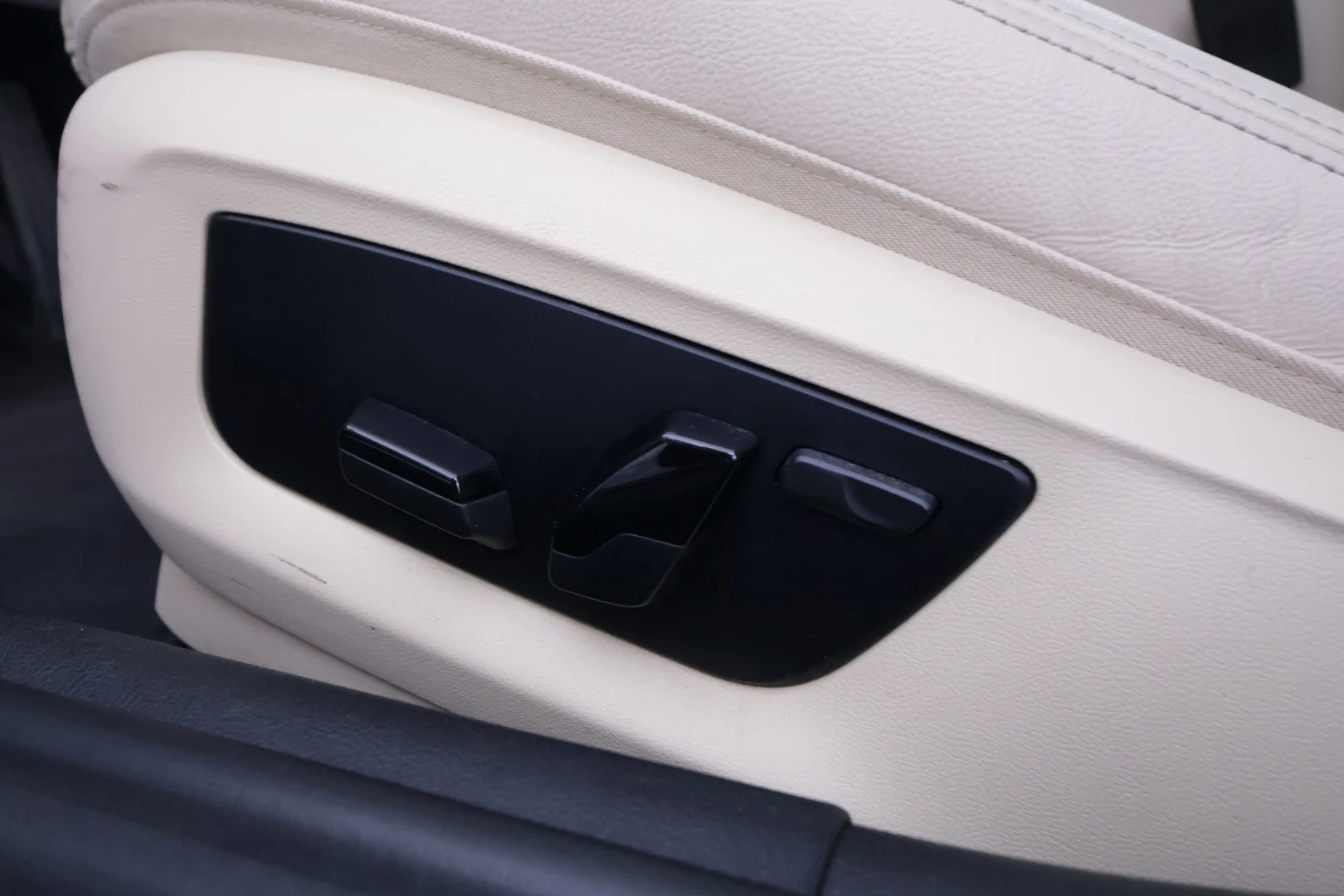 Car Image - 4mV1wydIL294n830EZvfUu