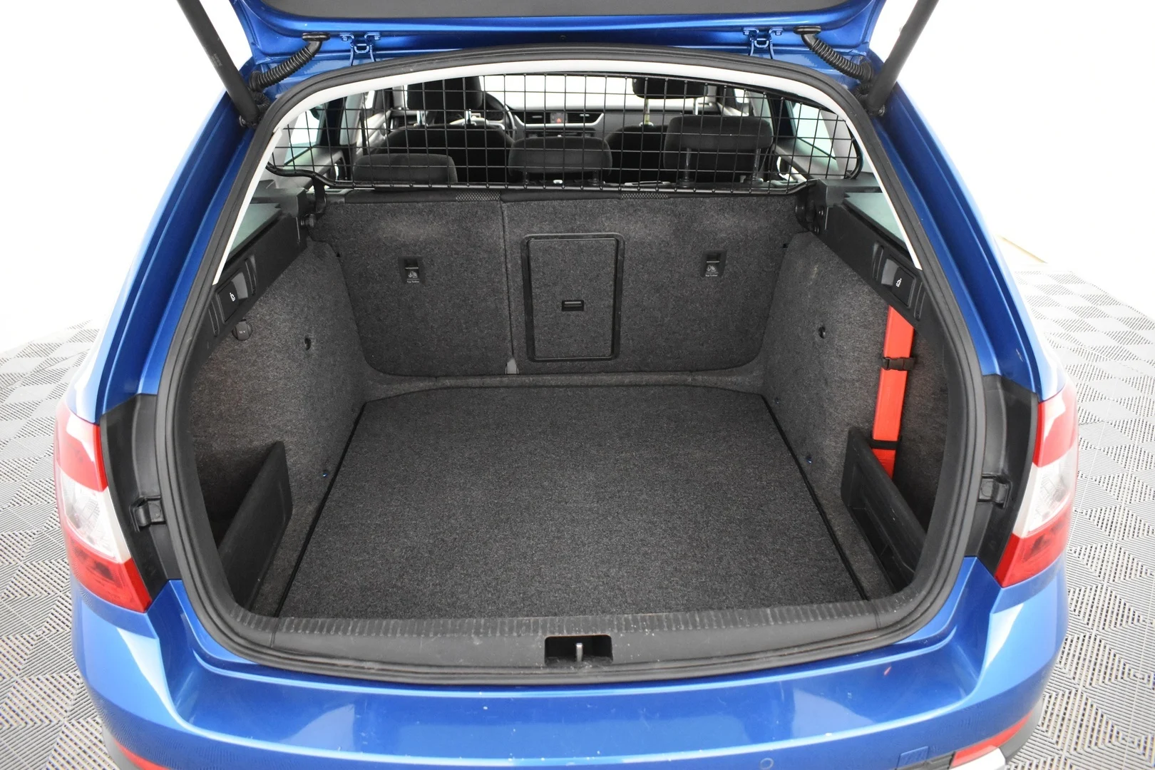 Car Image - 4gIK1PXQniBHxosG0dg0pU