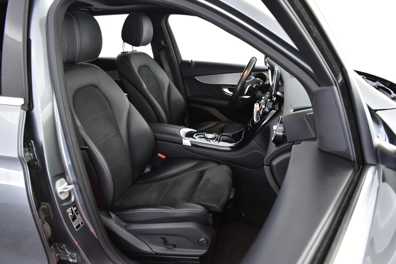 Car Image - 2r9E6lYTsSX7GMuj1N0Zjl