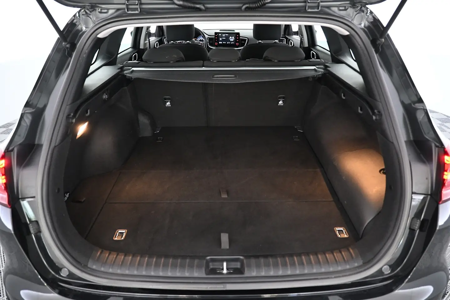 Car Image - 6CXOWXGBLV9FeXclluguZ6