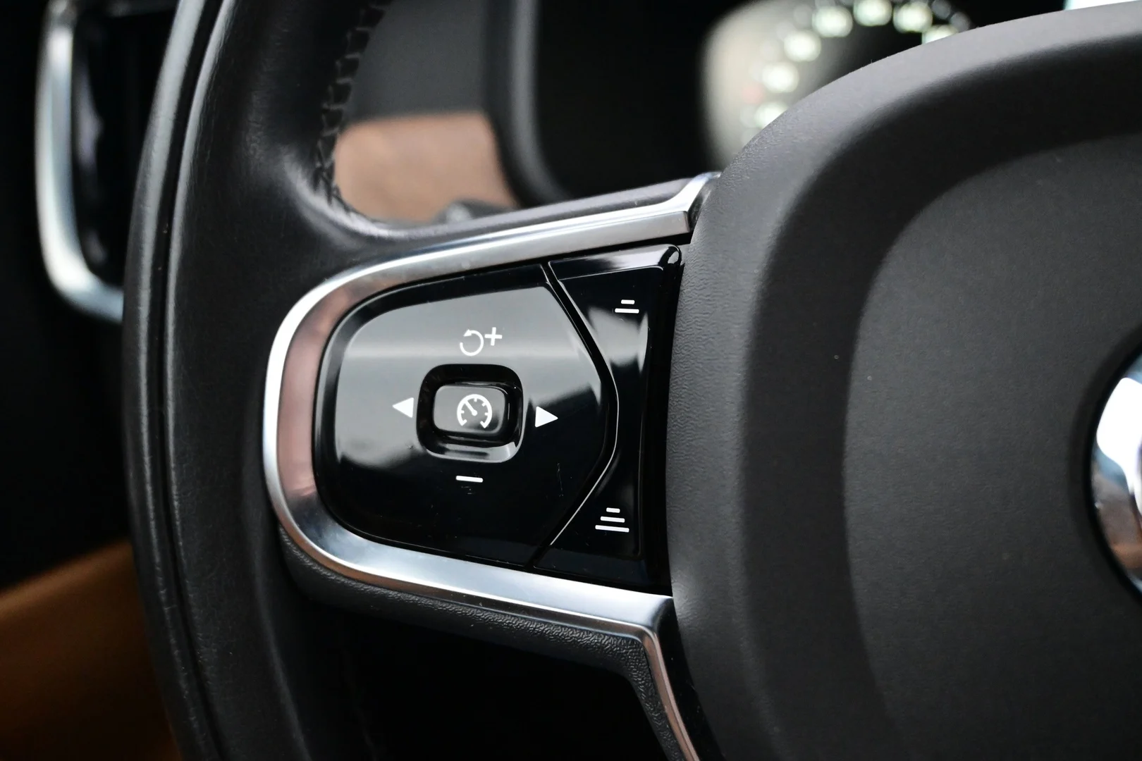 Car Image - 1BOHu70NoAsbh84xGIKb9J