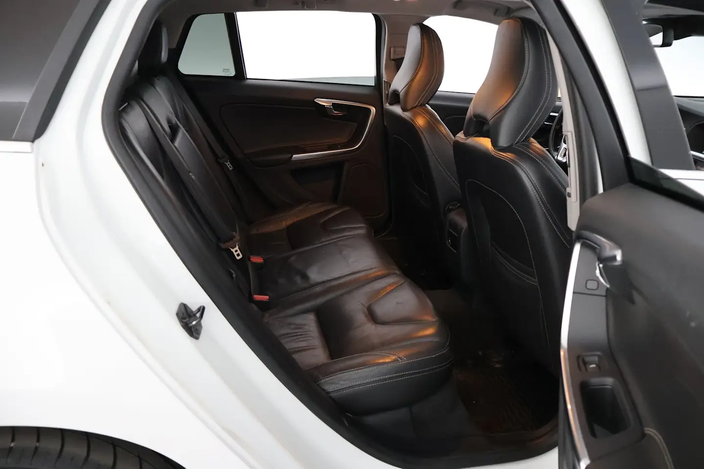 Car Image - 75djZFcxJMzBWvWSkKeMEL
