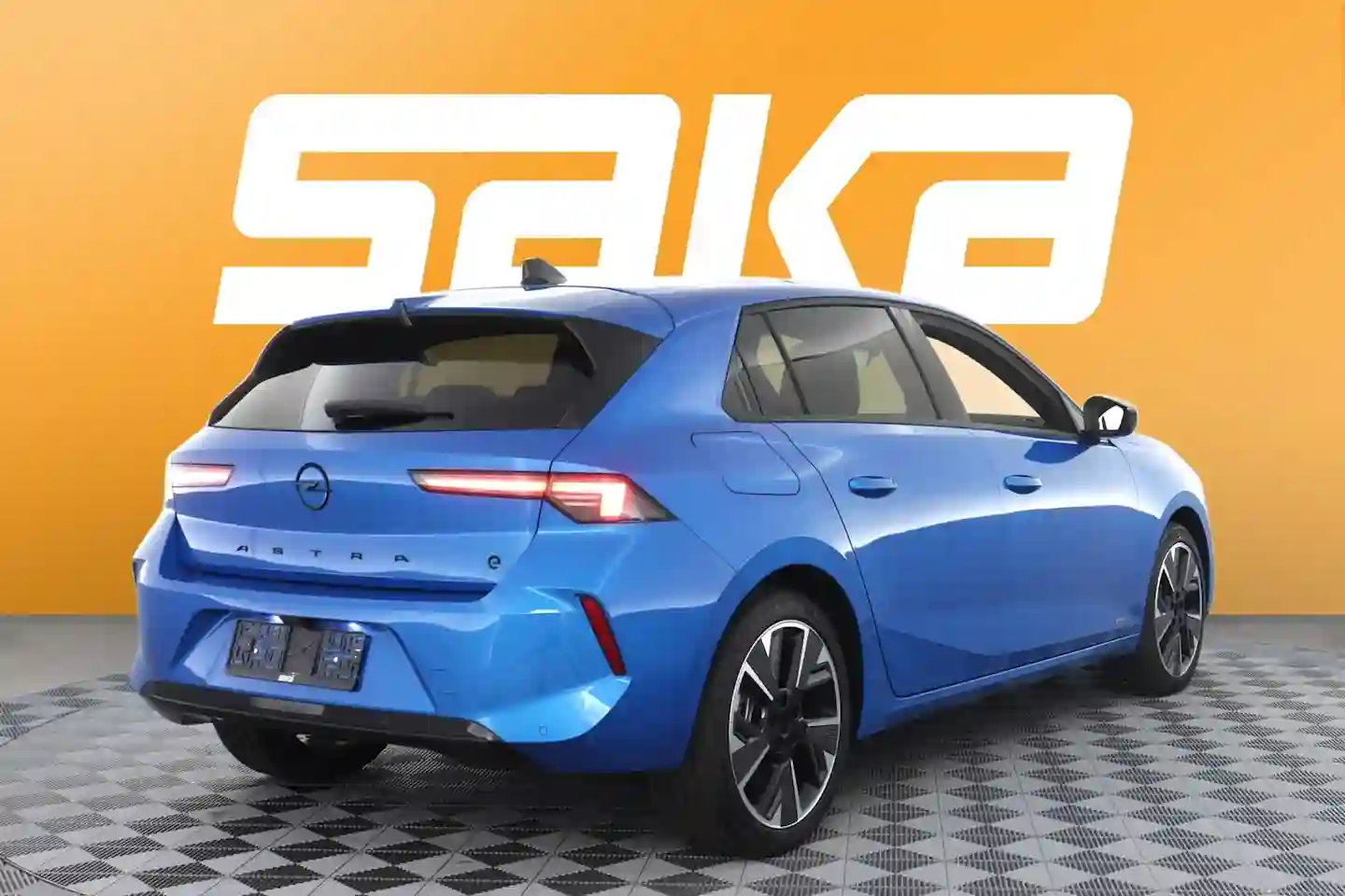Car Image - e2byUTi1a1cwCr7KkBxIm