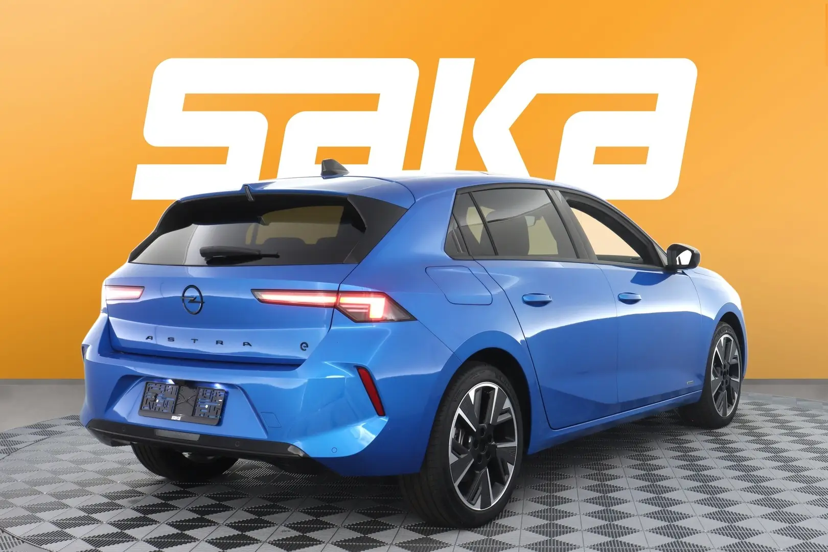 Car Image - e2byUTi1a1cwCr7KkBxIm