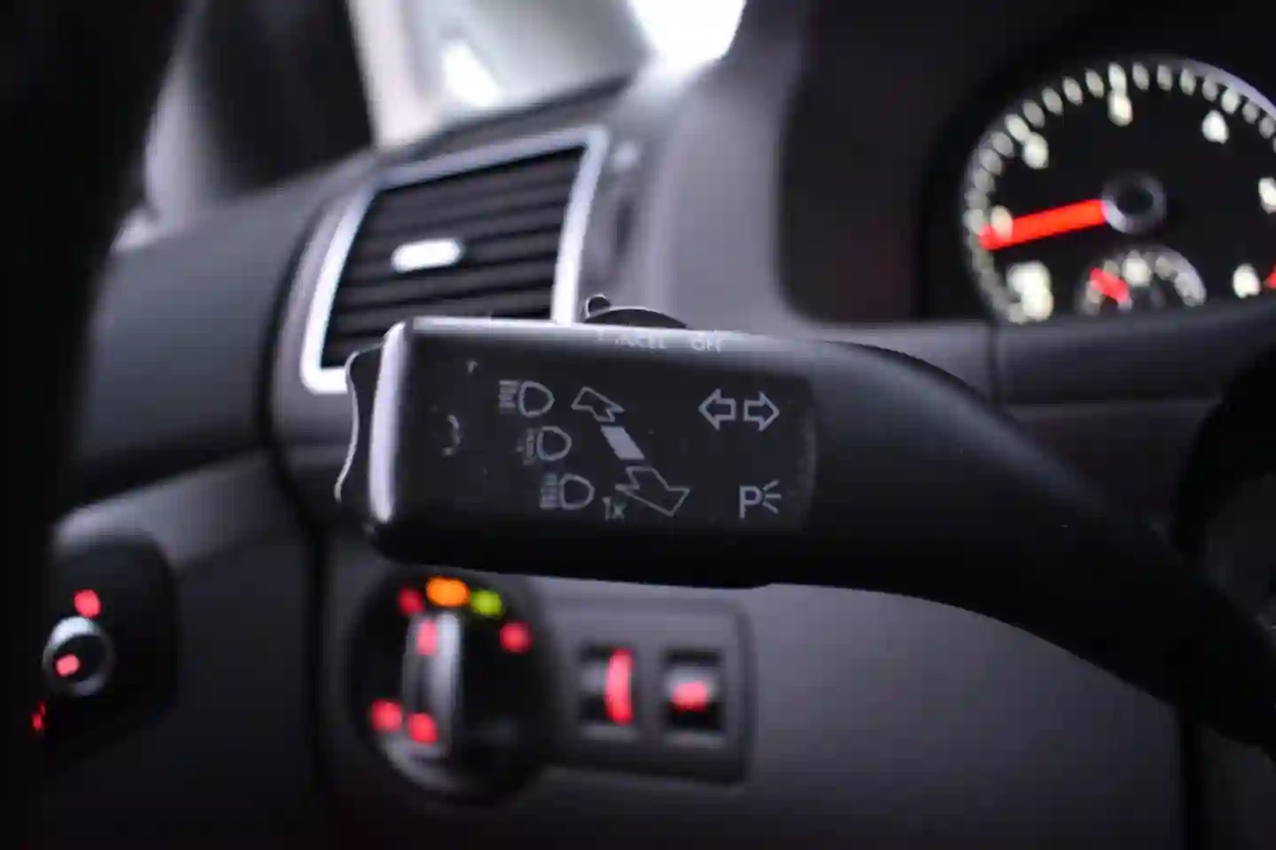 Car Image - 4nSPRrwj5JGnc6v37TbOy4
