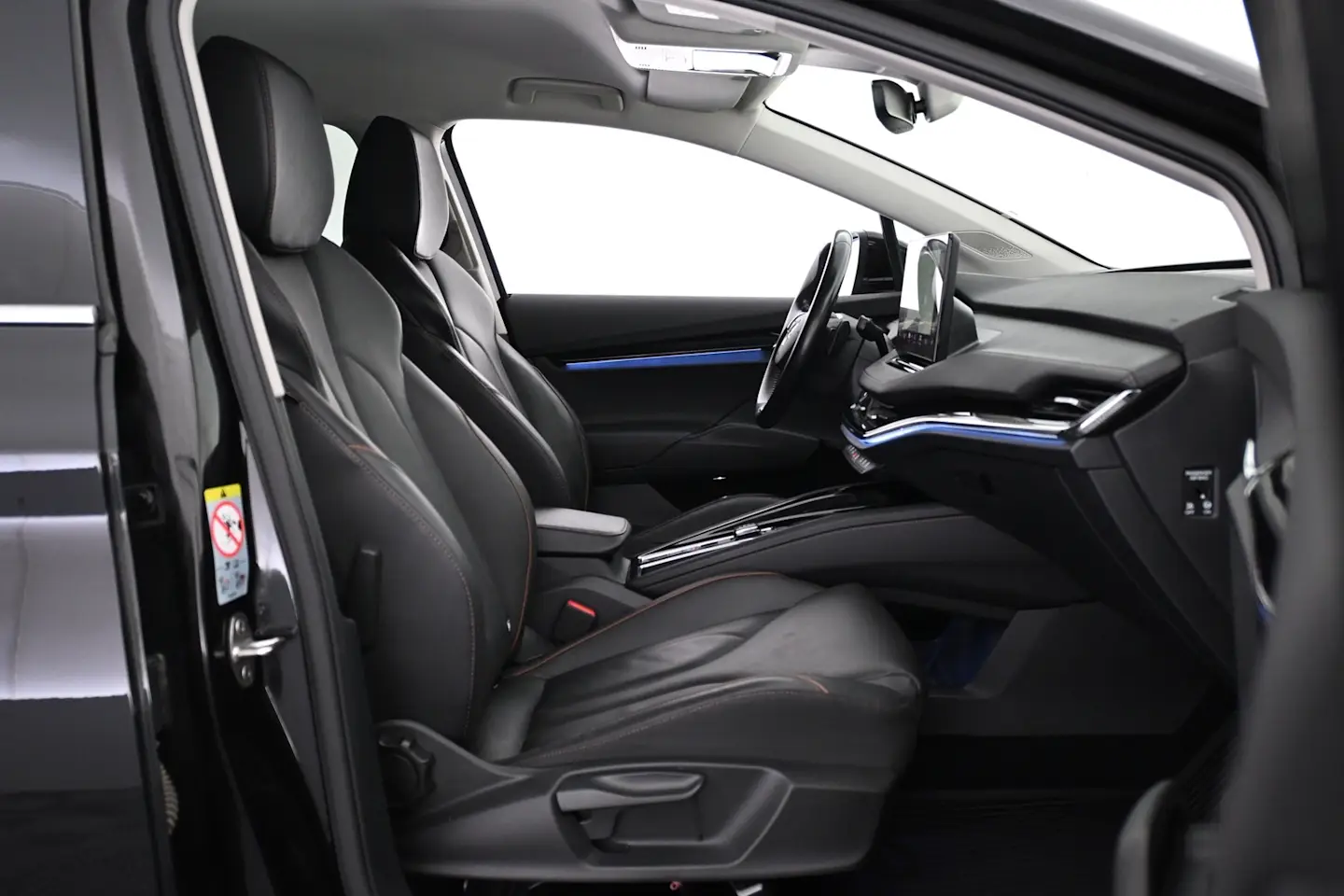Car Image - mVZmOWxt2wRH9USVKfZW9