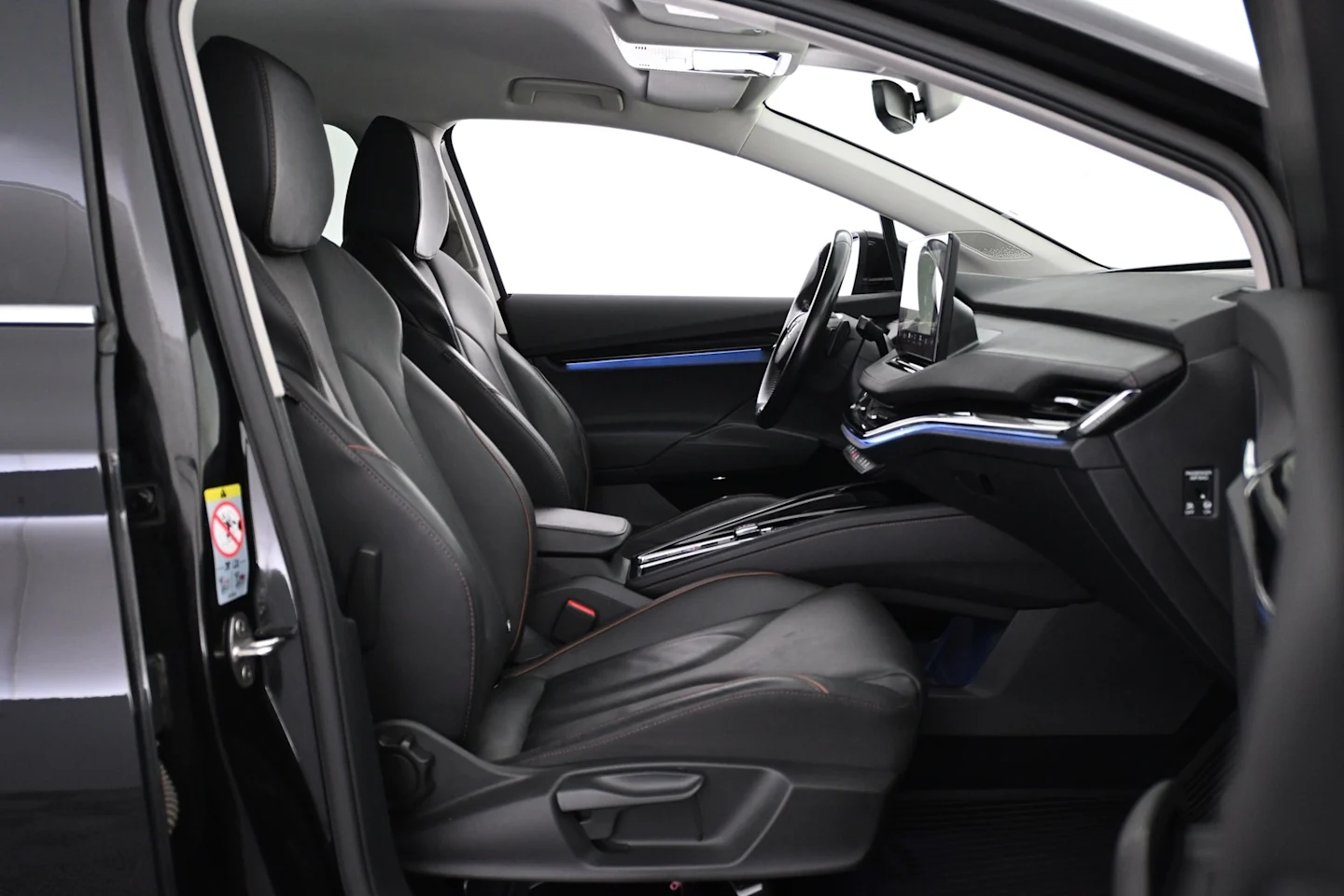 Car Image - mVZmOWxt2wRH9USVKfZW9