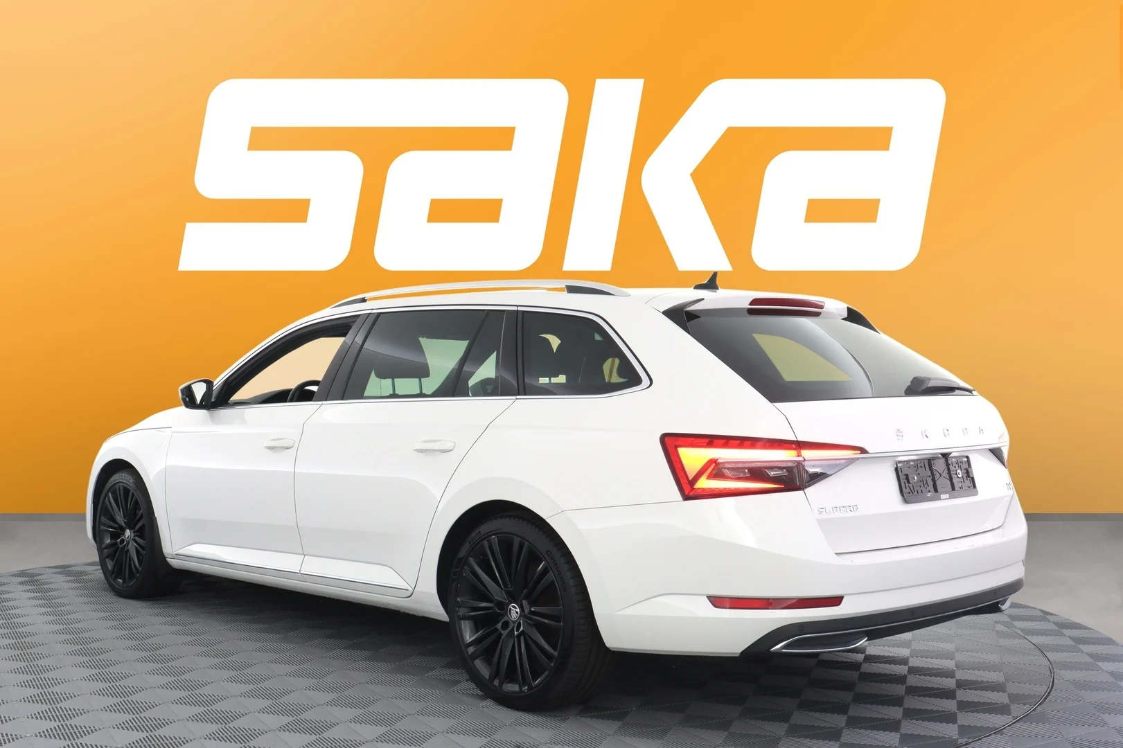 Car Image - 5LAq4zWv7WTL15VcYUyvtL
