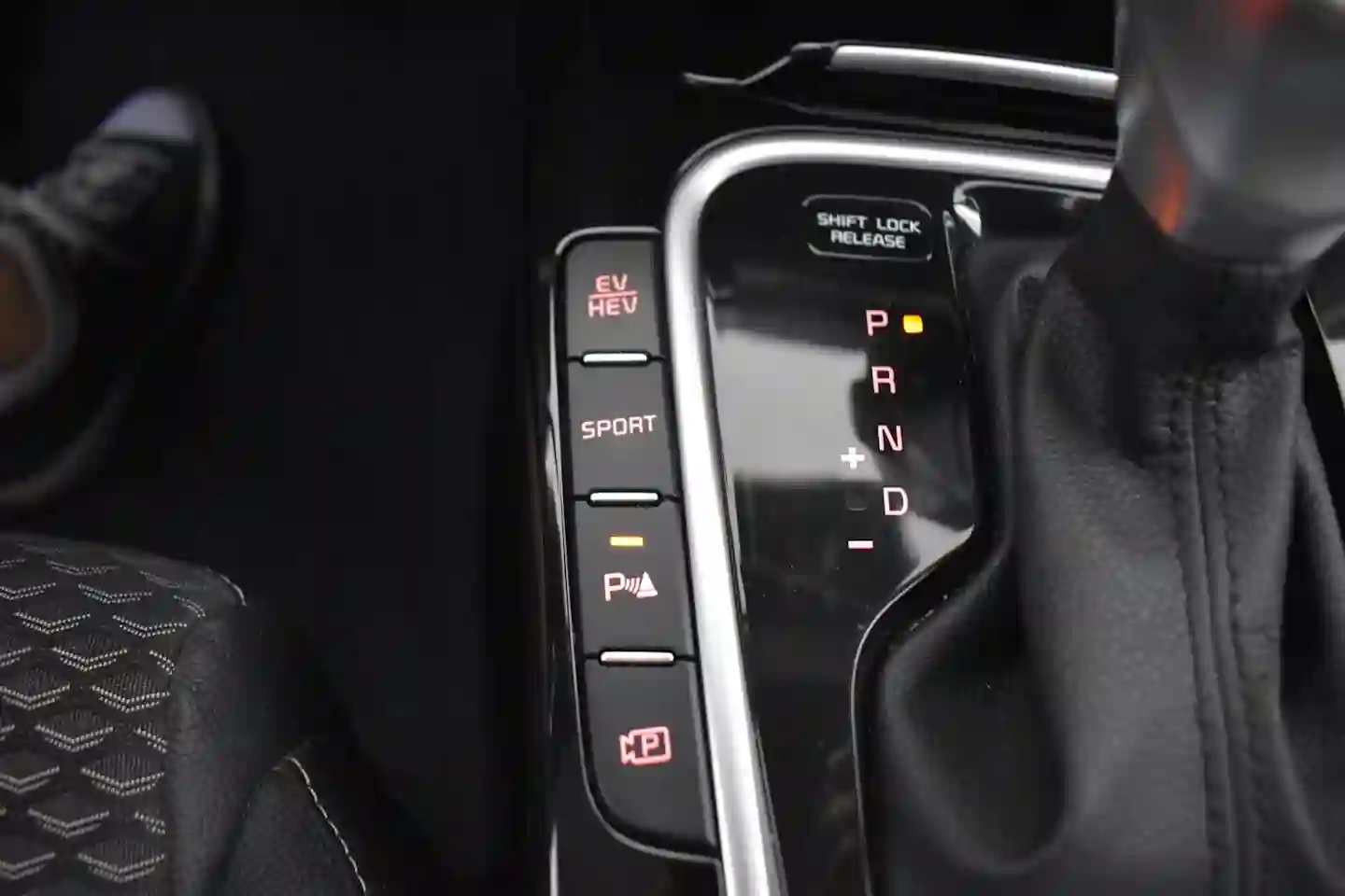 Car Image - 2v2oRc6nPDCYRqmmhJUWo8