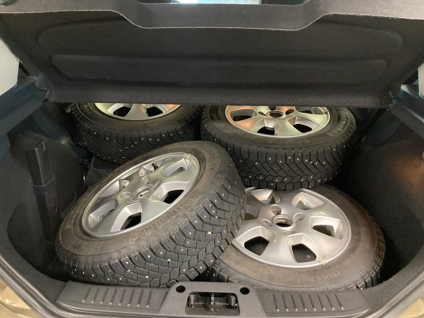Car Image - 7E1HDMKo1r2INhqpjHx7vv