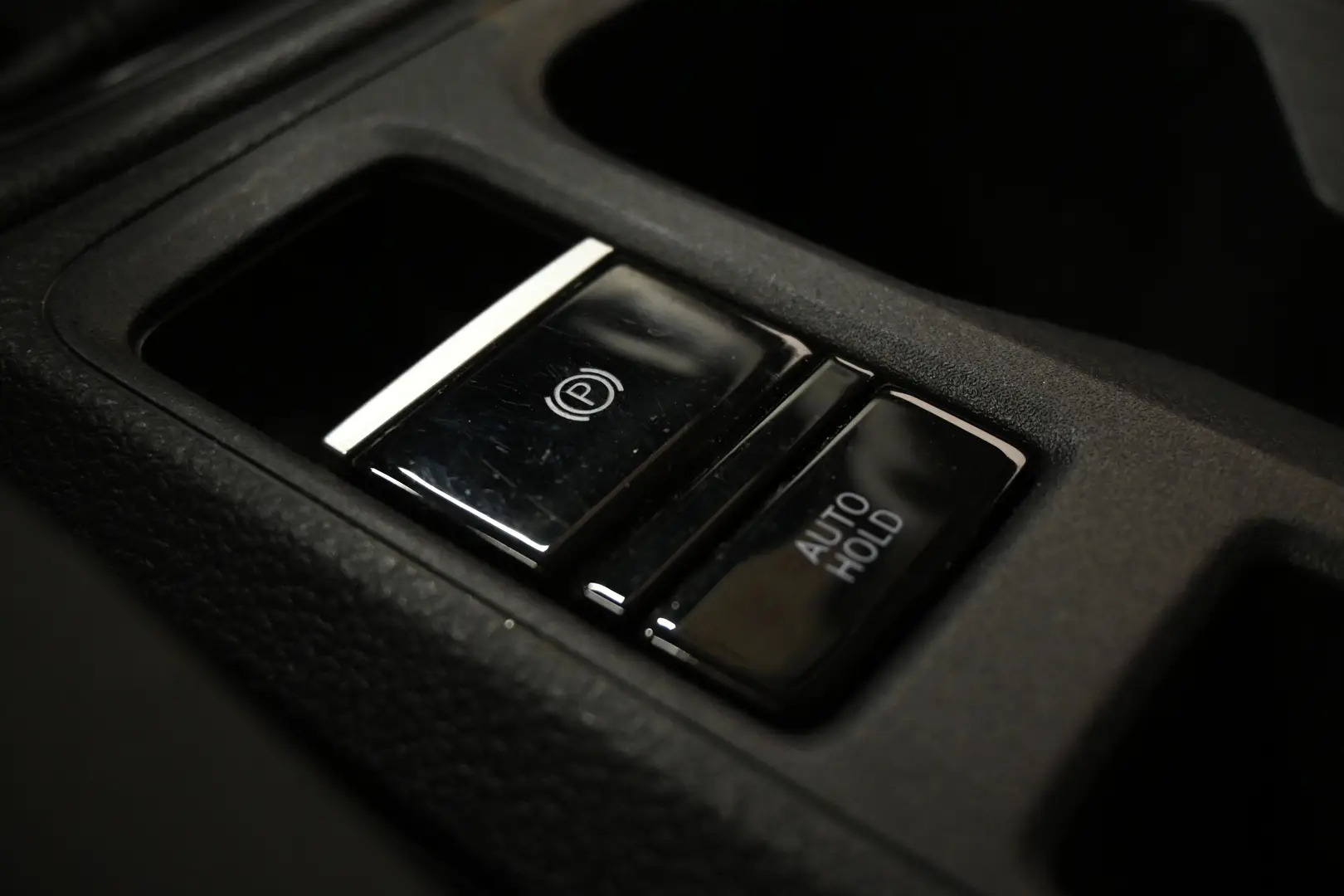 Car Image - 2t0pJD5E1xSzvaCYnbWIEj