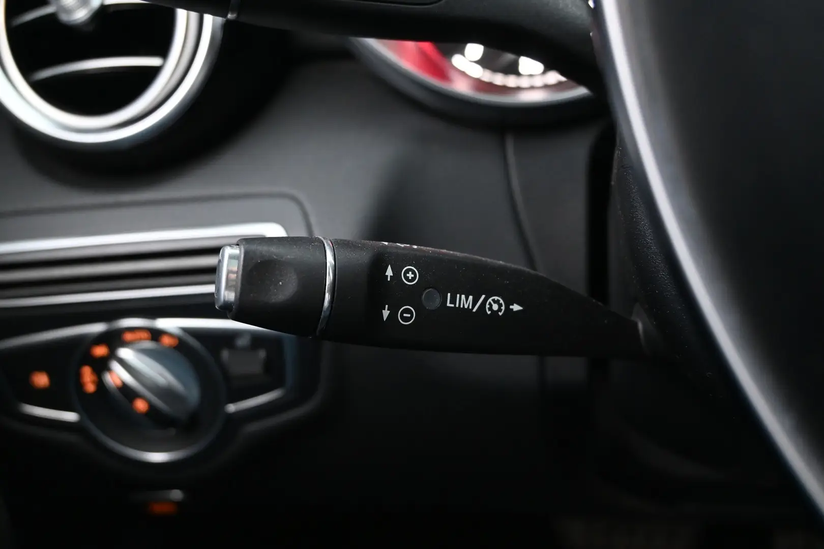 Car Image - 4IMvzRar0qPyUpGA6Ip293