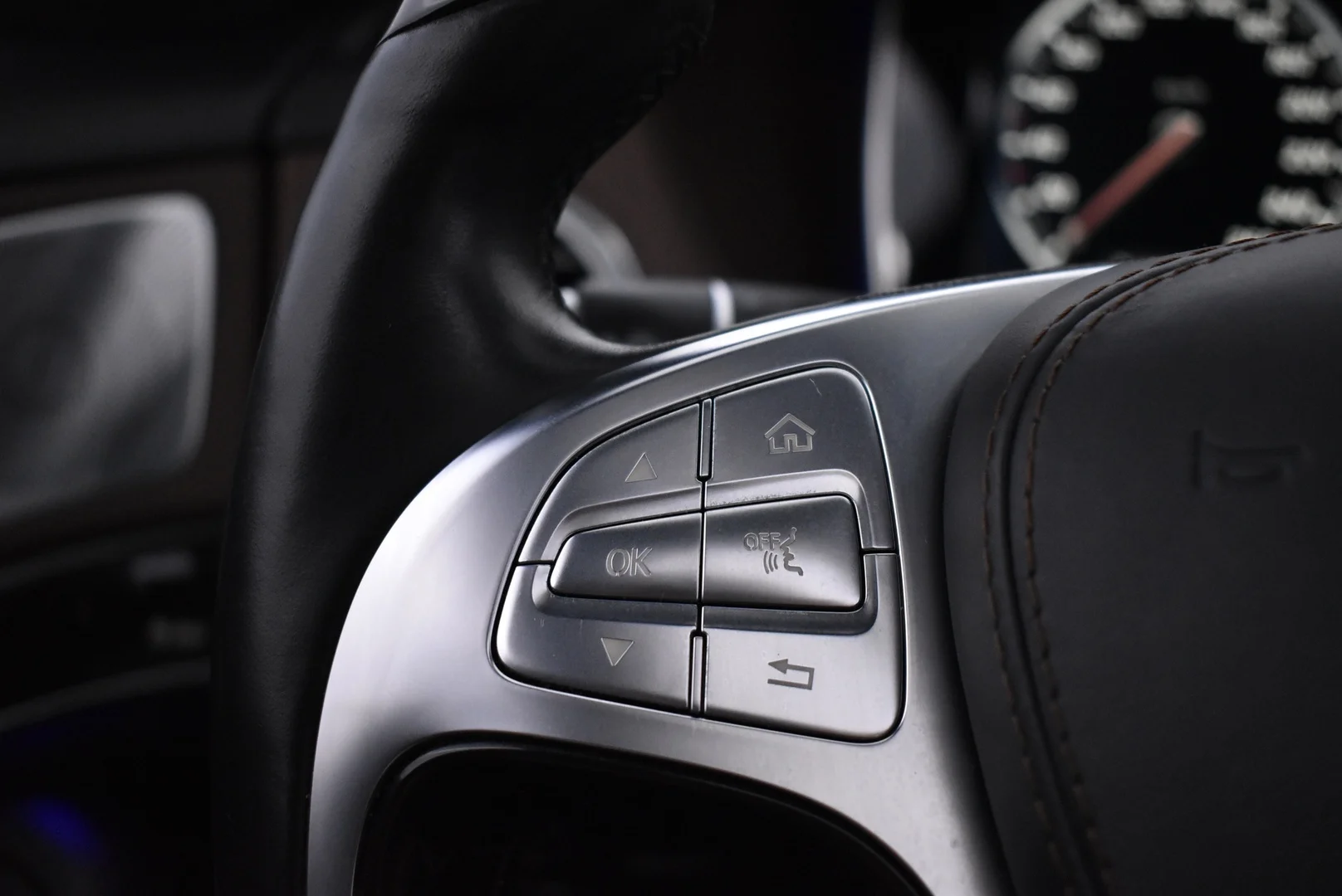 Car Image - 3w5m5XNrxrJYpU0y1IfDzY