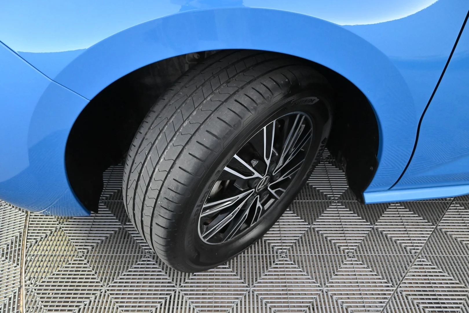 Car Image - 3lFynISUPT4O7ZxsRZqvdO