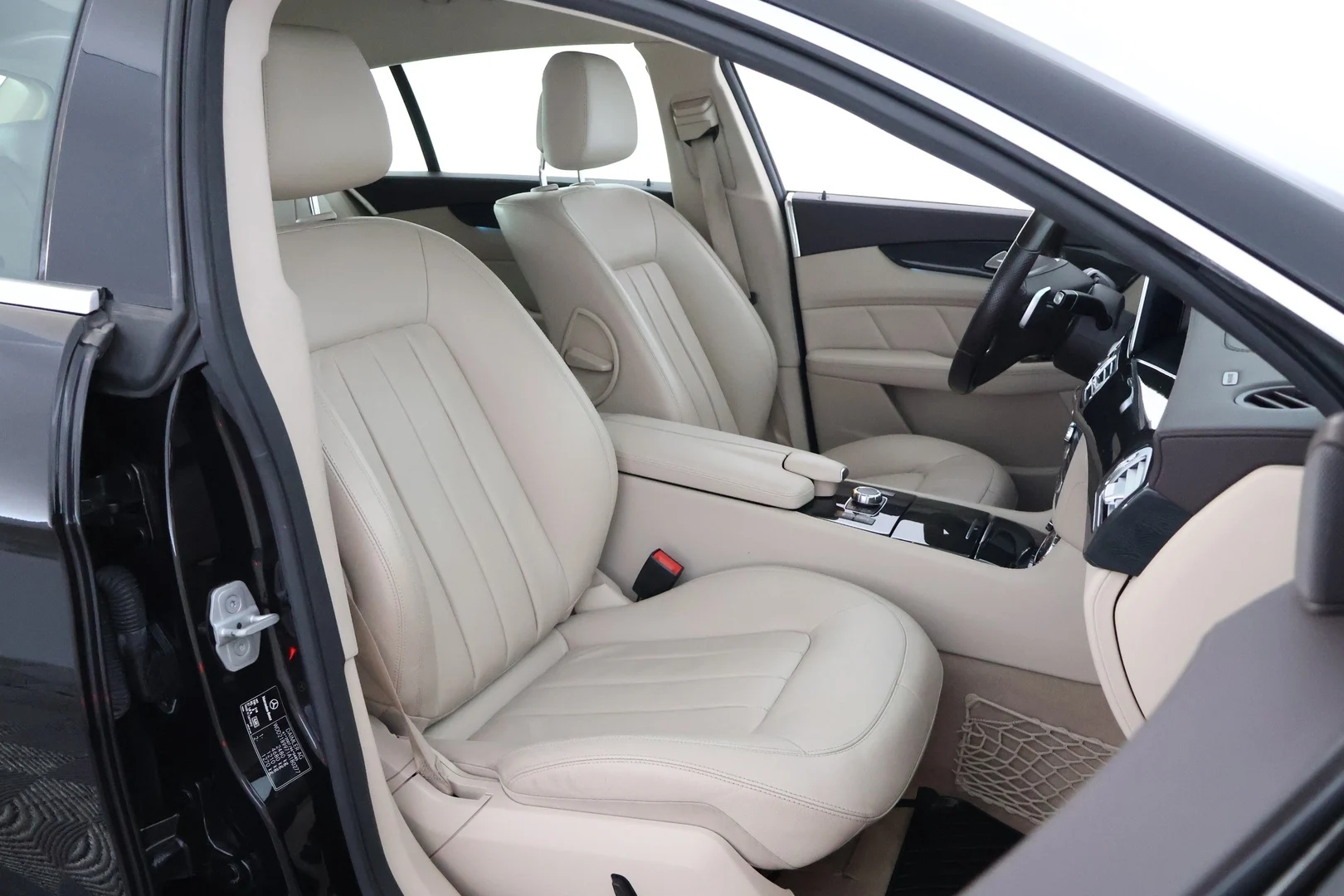 Car Image - 6u8XPSLxIgo8m12XZT656E
