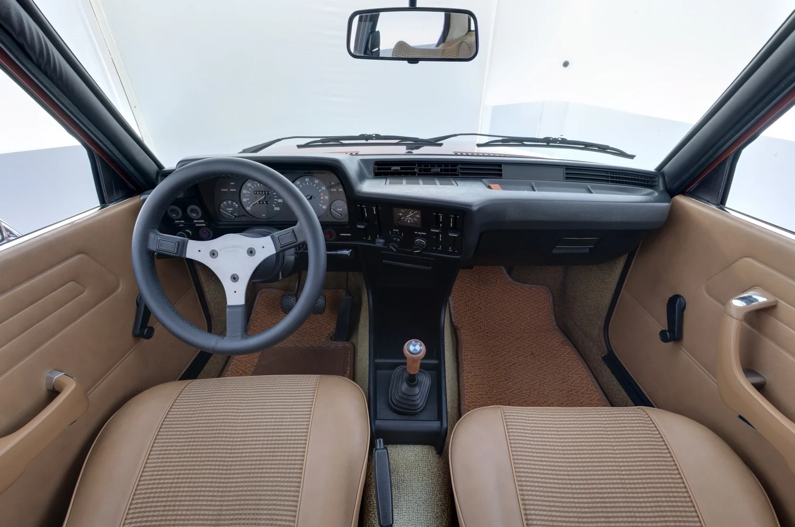Car Image - AFJxym6NHzRxg67S3mtu0