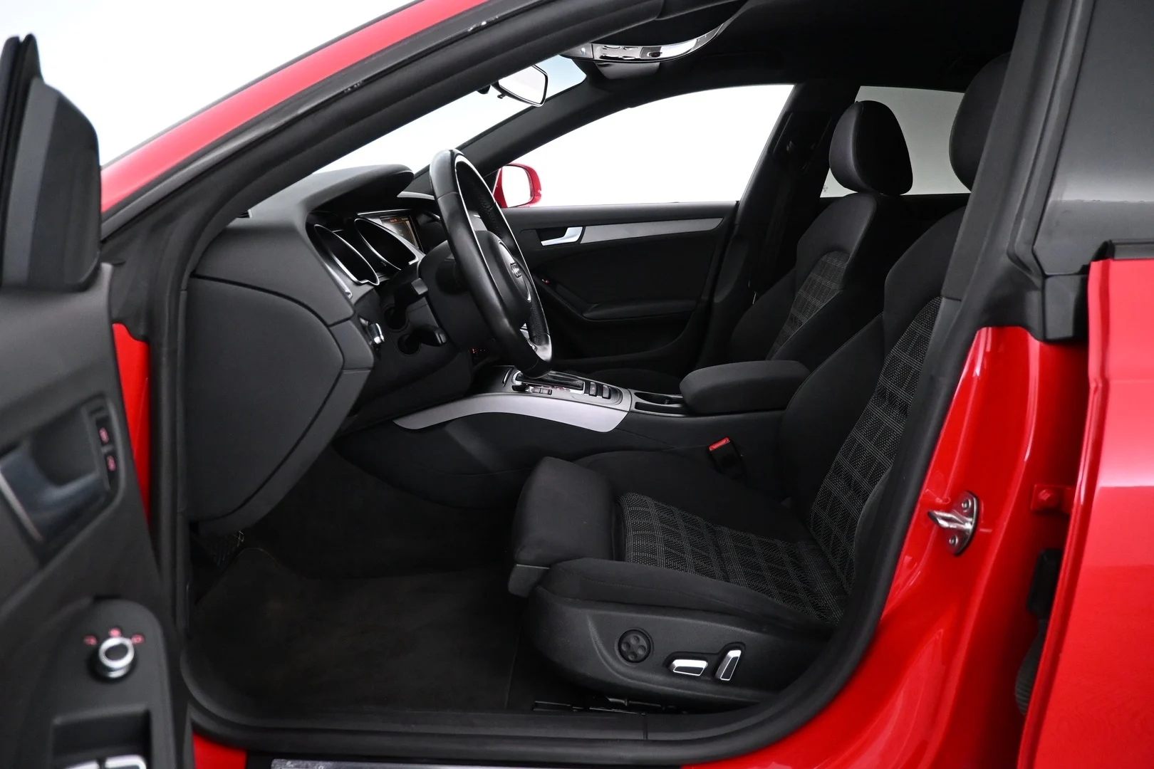 Car Image - 5AzrvnP3KYQC8KzkYdACuT