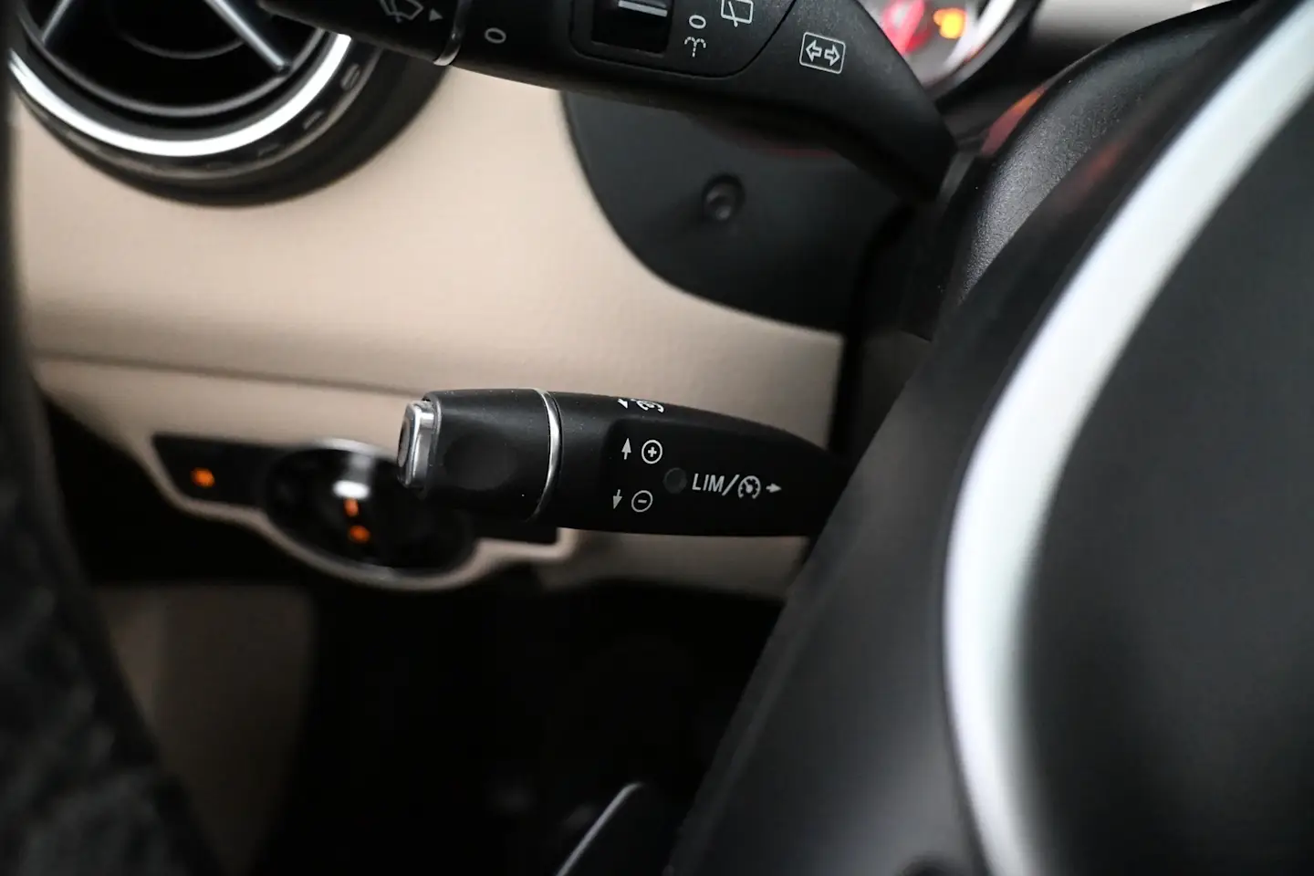 Car Image - 5w7lrbdgeCAUuwgsaEDotZ