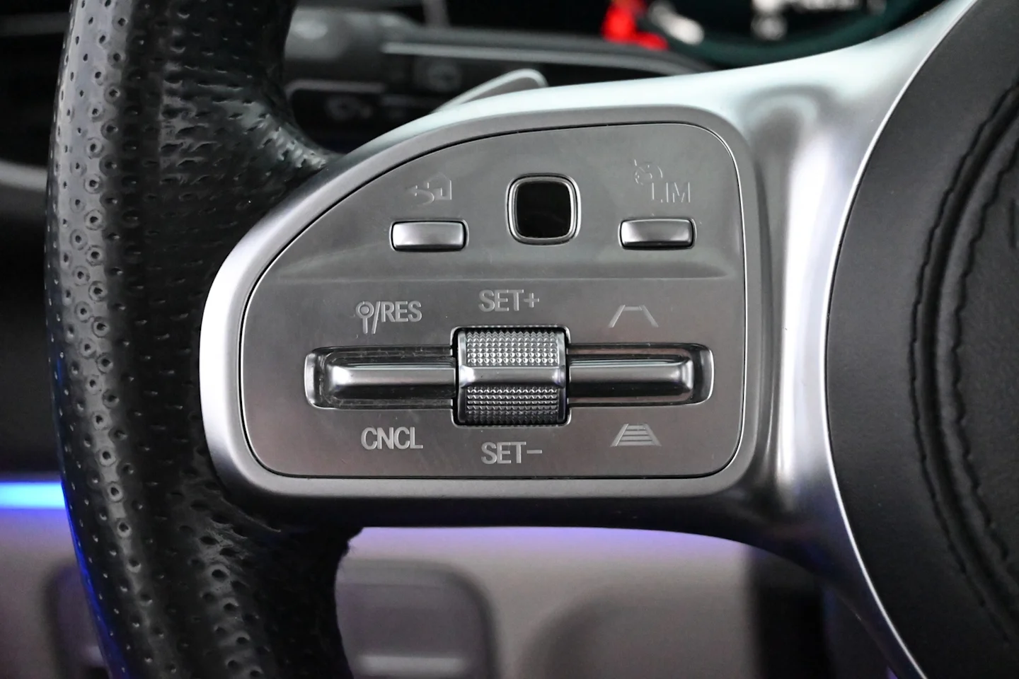 Car Image - 2Ii9moRLNbPzv5dqIkkX6B