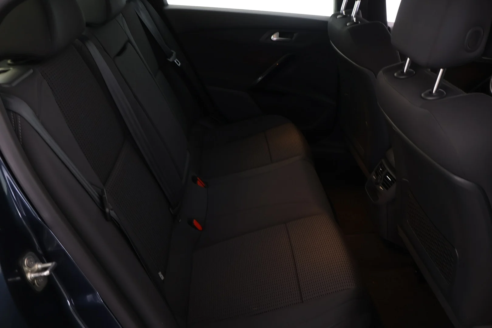 Car Image - 5KiazD3srL9xZent1RmI5V