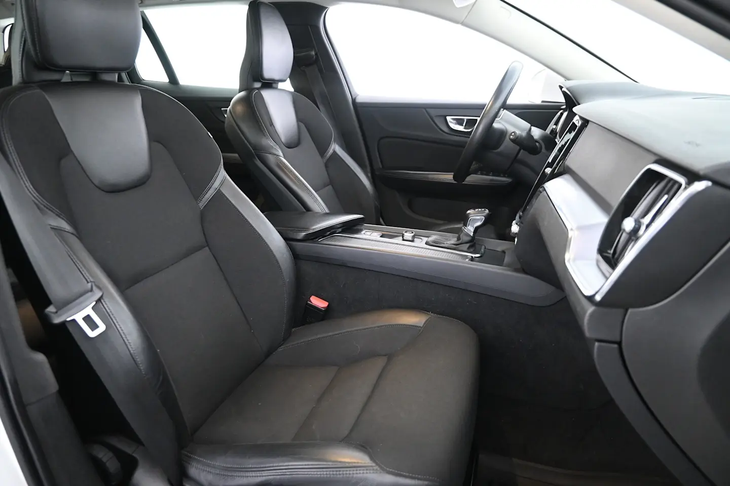 Car Image - 2AErngZo2jR304cCiBIi79