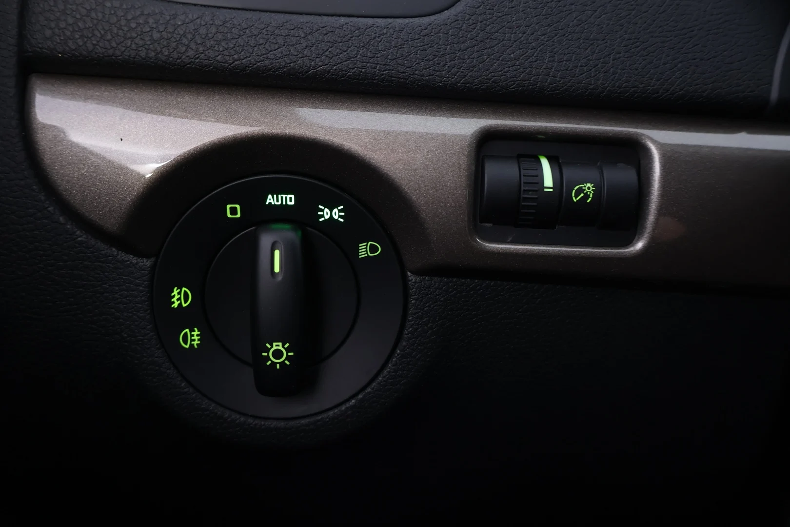 Car Image - 4vYfjYWqjvfS7BXZvbHMR
