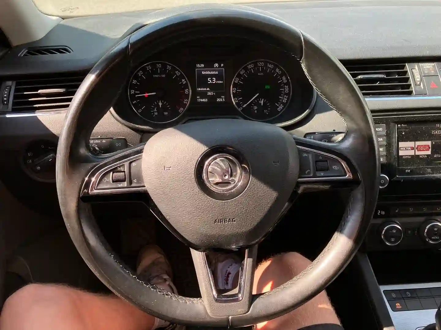 Car Image - 72SFiUHqw3k0LLy9IqUhzn