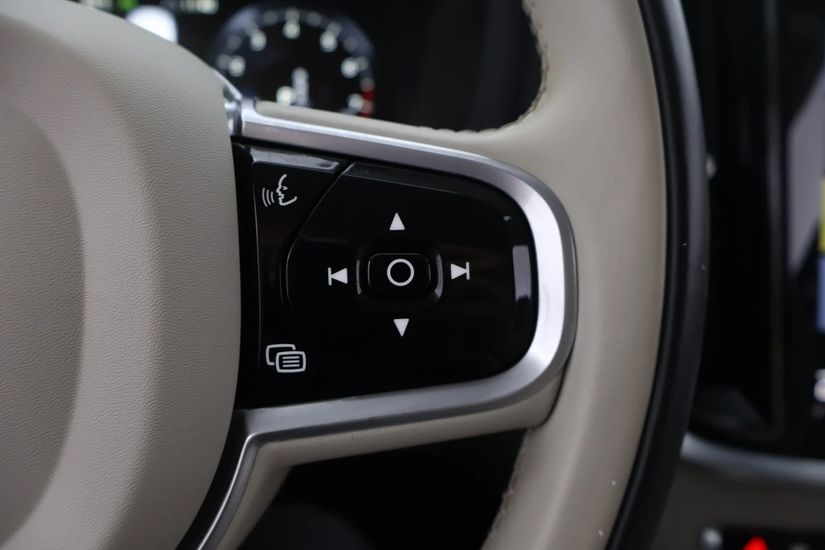 Car Image - 4eq9DvuzFt5uG0Tt1i15BB