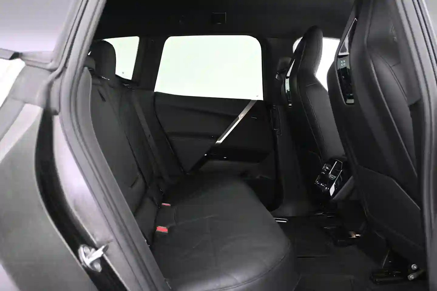 Car Image - N63FfwqNESULjJYM7nKS1