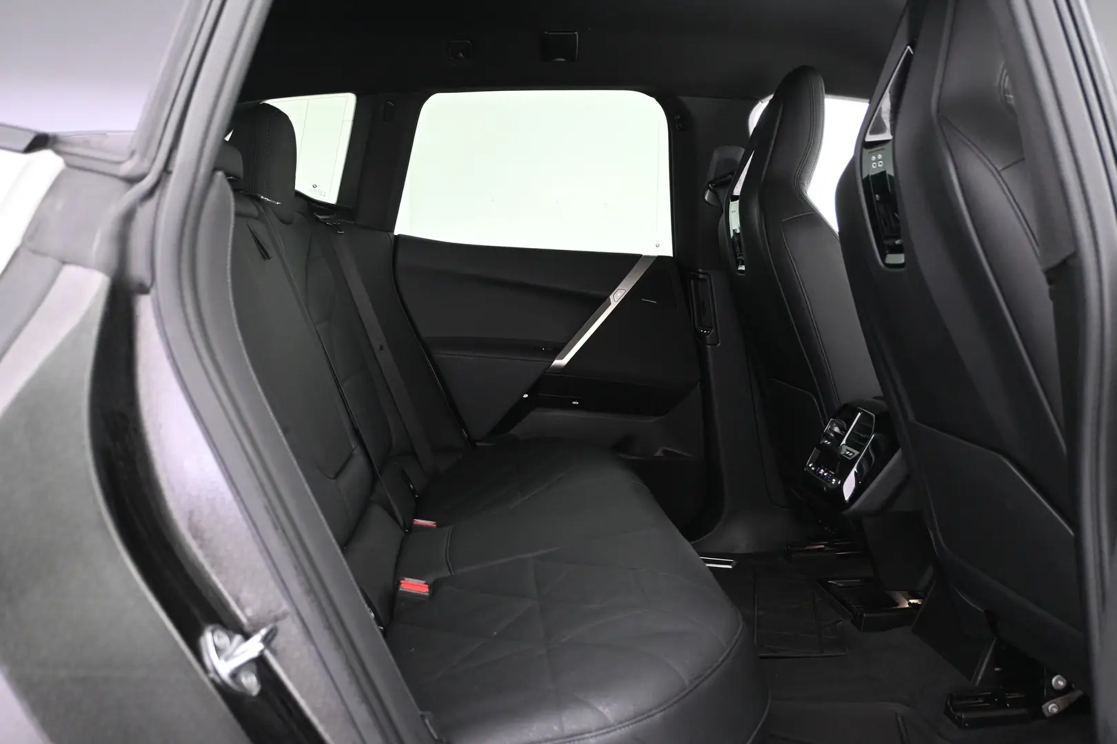 Car Image - N63FfwqNESULjJYM7nKS1
