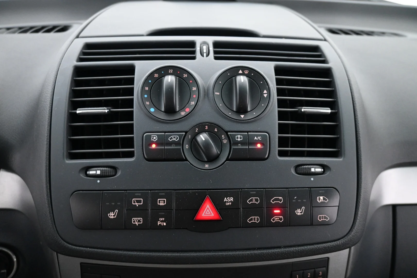 Car Image - 2Glb1xpPgmjHM8SzcVSbwc