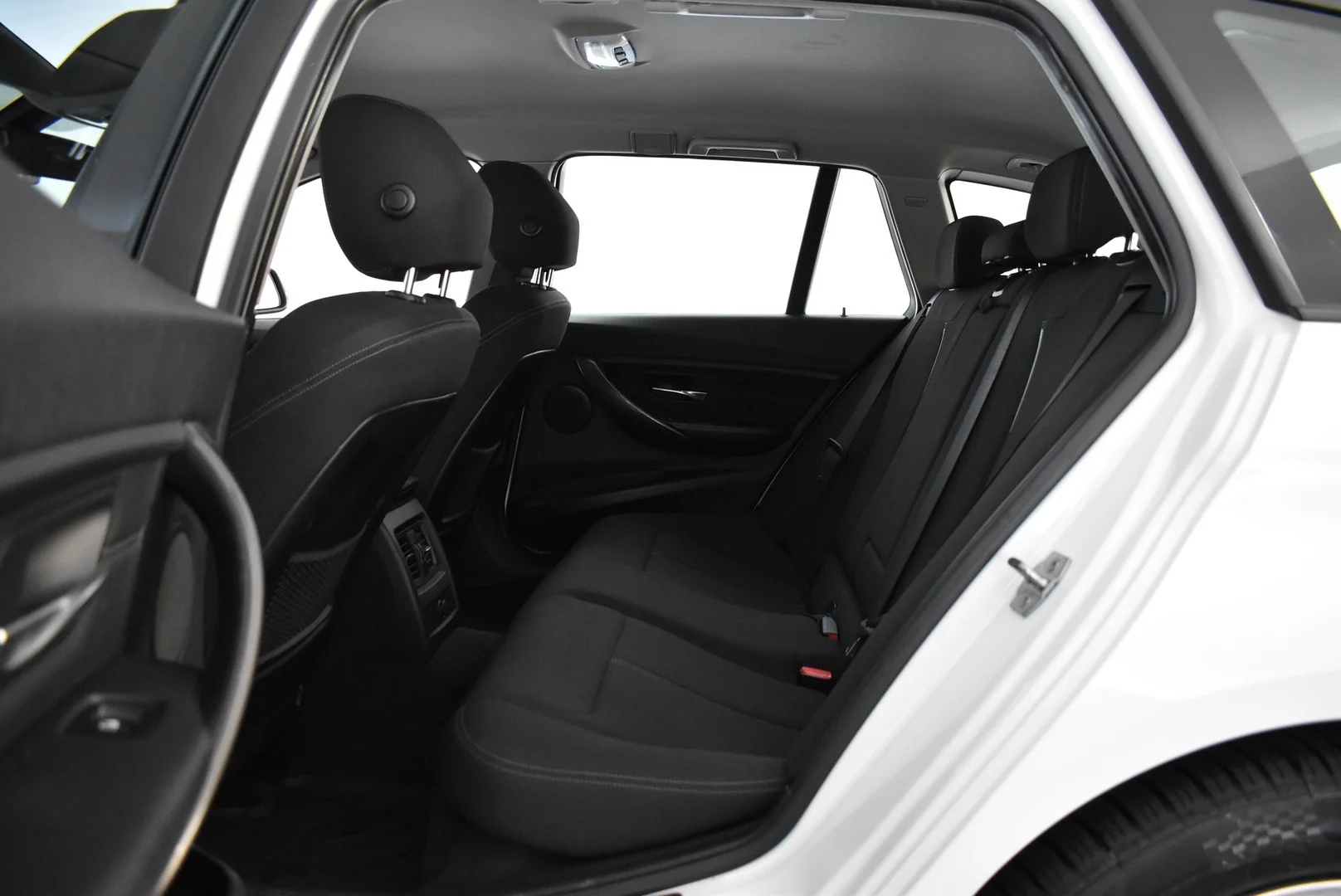 Car Image - 1fsjCbeoVV8EYoXFR6NBJg